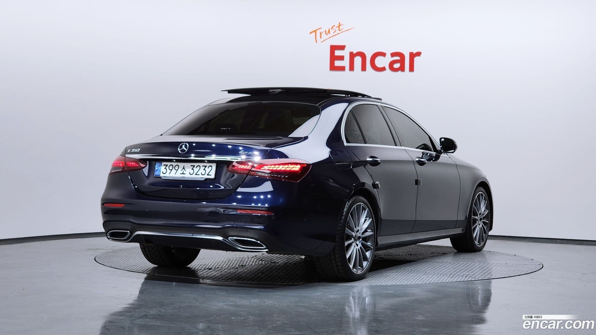 Main__Slider__Photo:E-Class Mercedes-Benz 2020.11-1