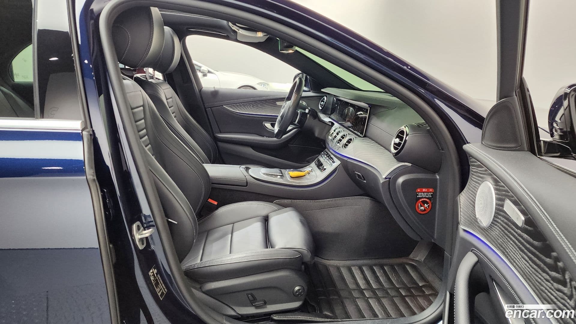 Main__Slider__Photo:E-Class Mercedes-Benz 2020.11-10