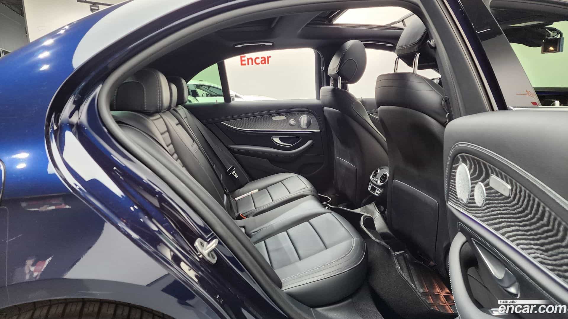 E-Class Mercedes-Benz 2020.11-OPTION-016