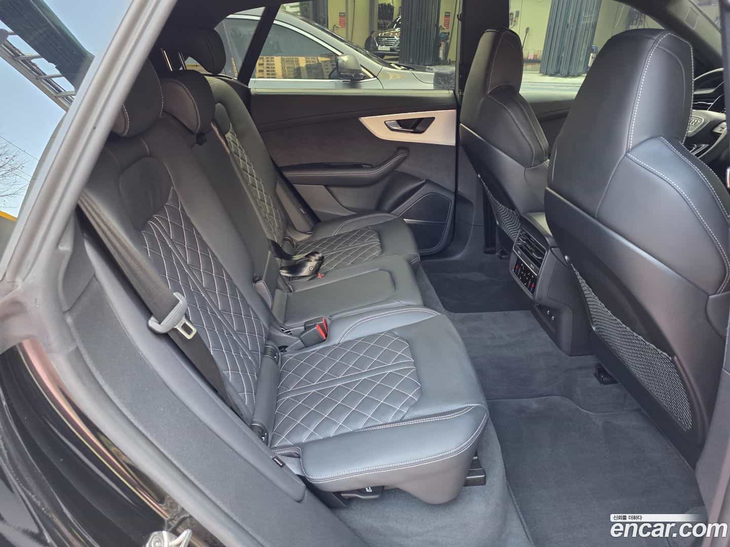 Q8 Audi 2023.11-INNER-010