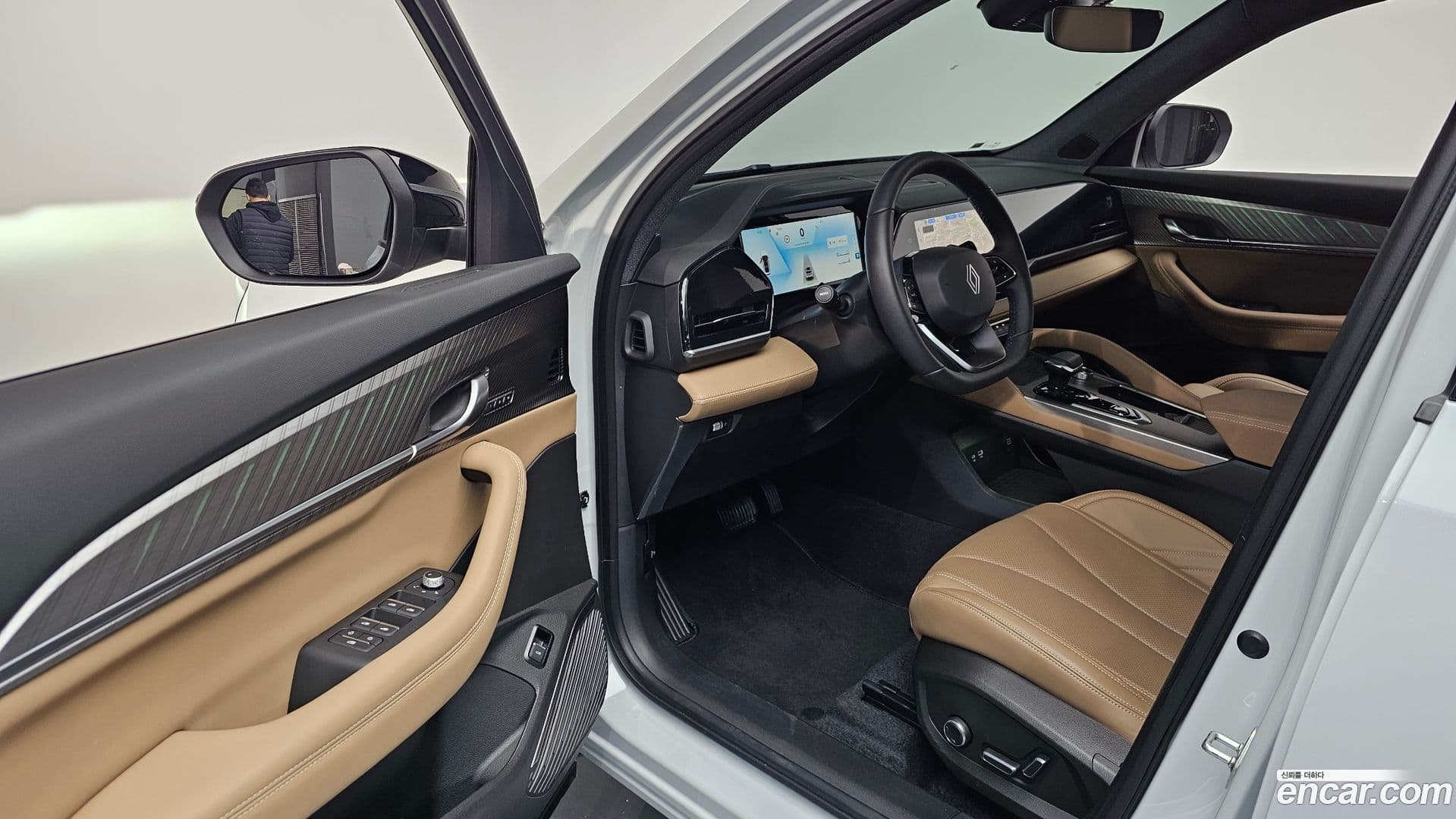 Main__Slider__Photo:Grand Koleos Renault Korea 2025.2-10