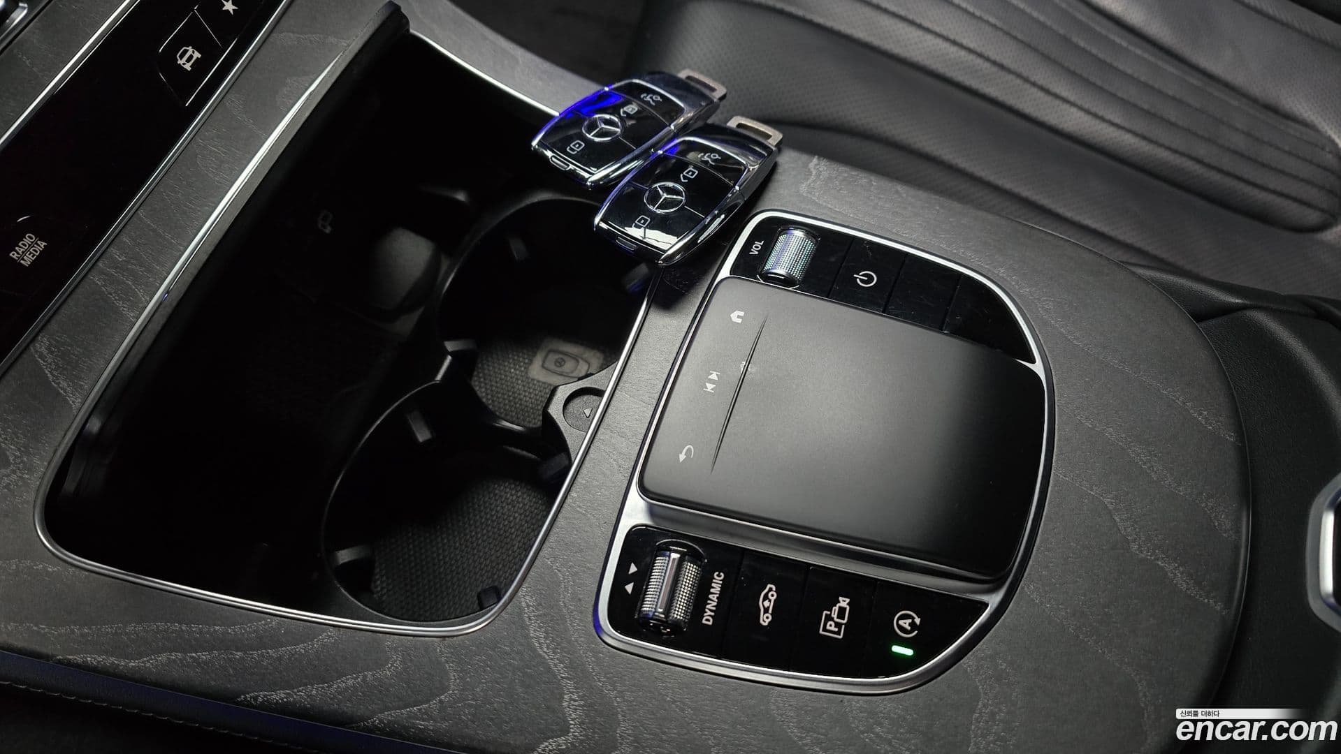 Main__Slider__Photo:CLS-Class Mercedes-Benz 2020.10-17