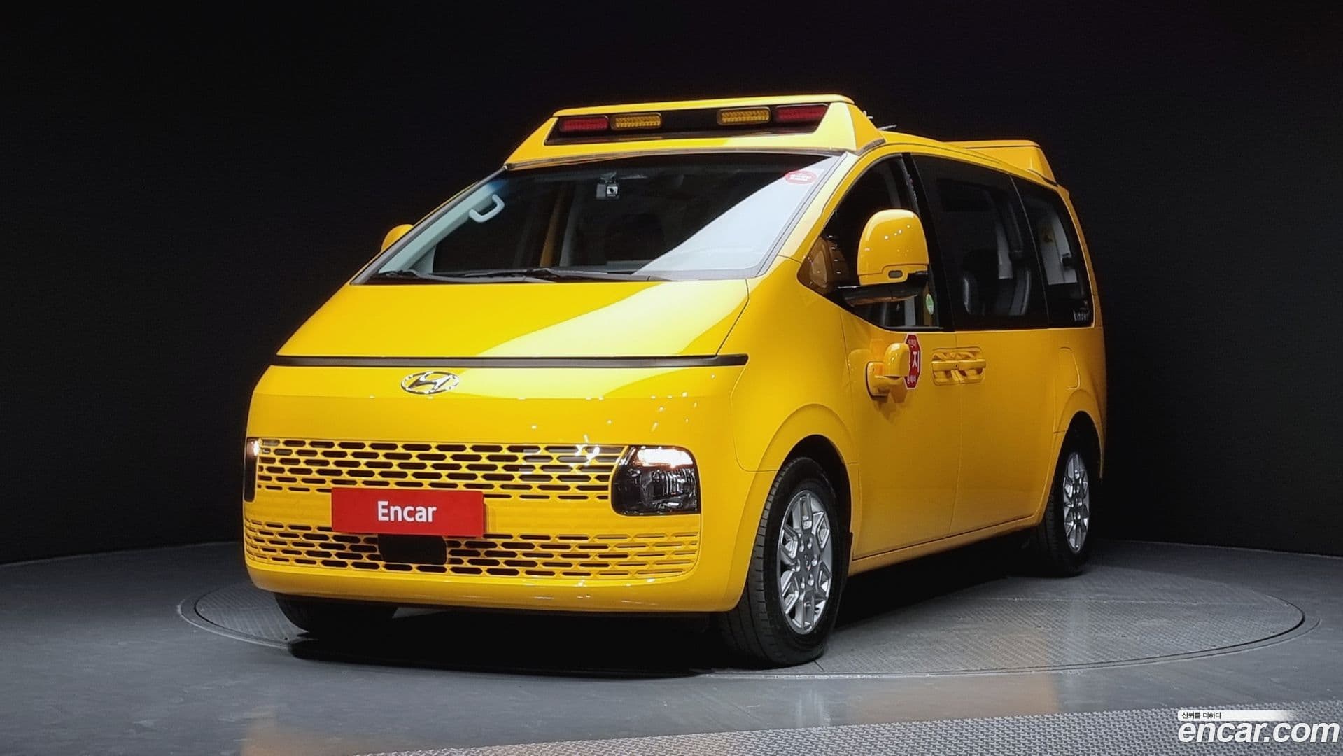 Main__Slider__Photo:Staria Hyundai 2022.5-0