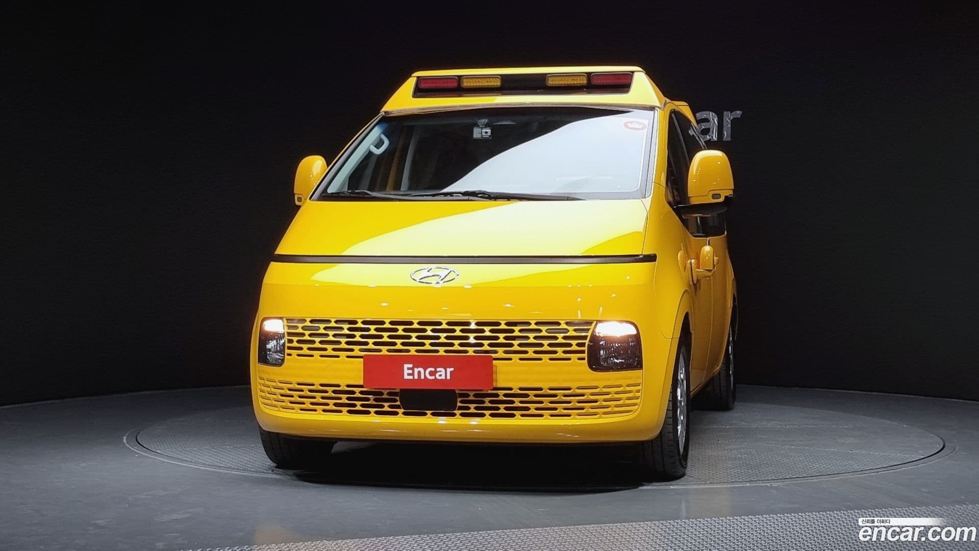 Main__Slider__Photo:Staria Hyundai 2022.5-2