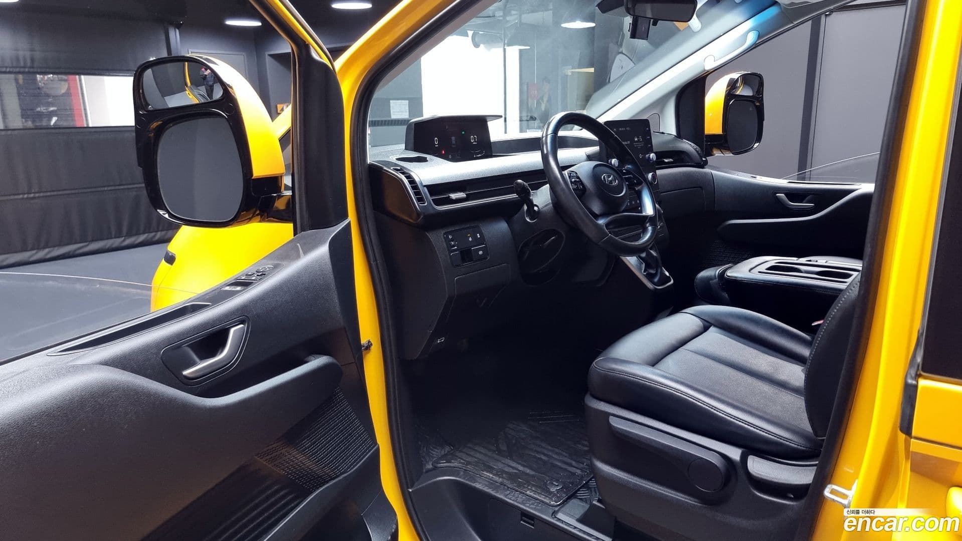 Main__Slider__Photo:Staria Hyundai 2022.5-9