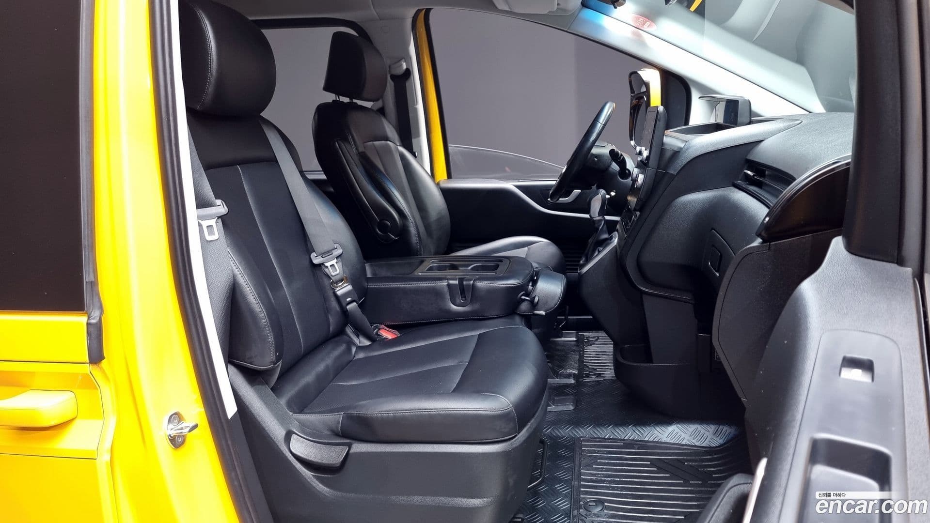 Main__Slider__Photo:Staria Hyundai 2022.5-10