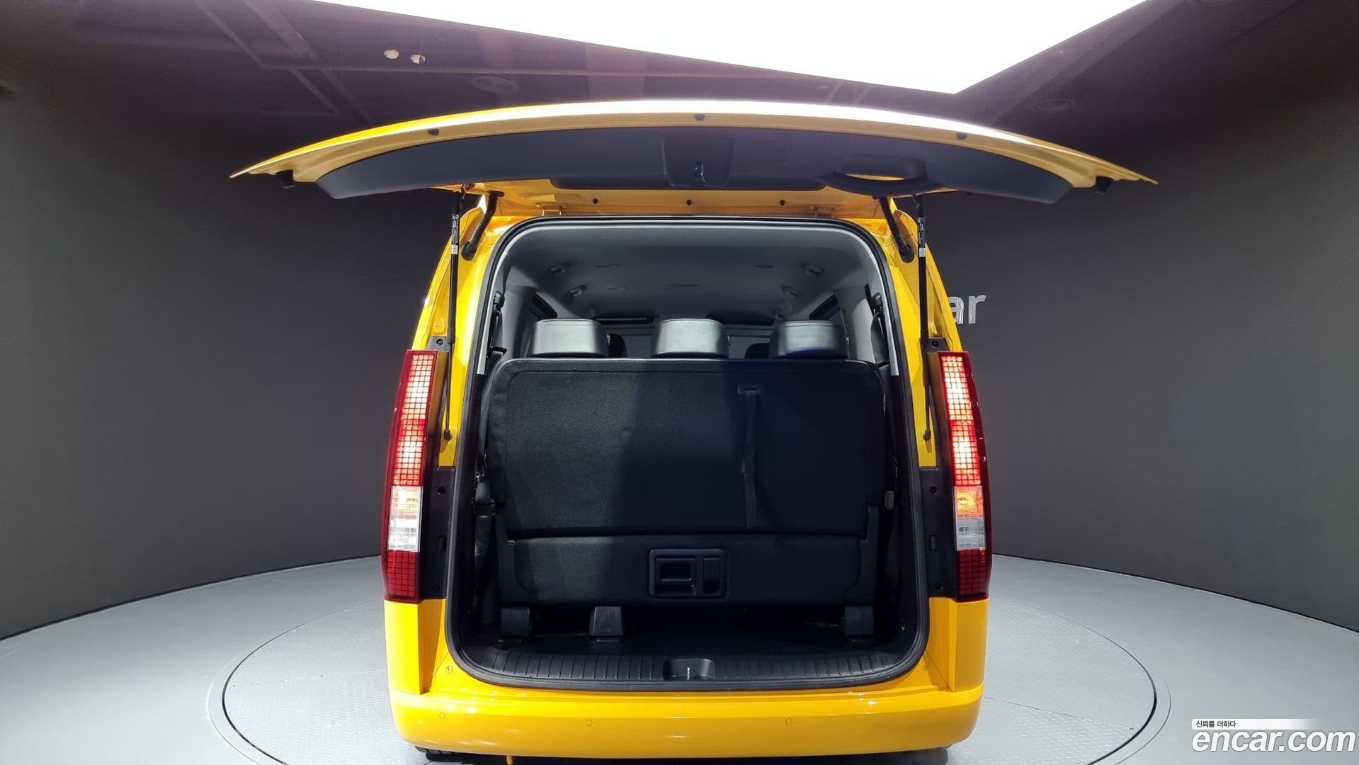 Main__Slider__Photo:Staria Hyundai 2022.5-19