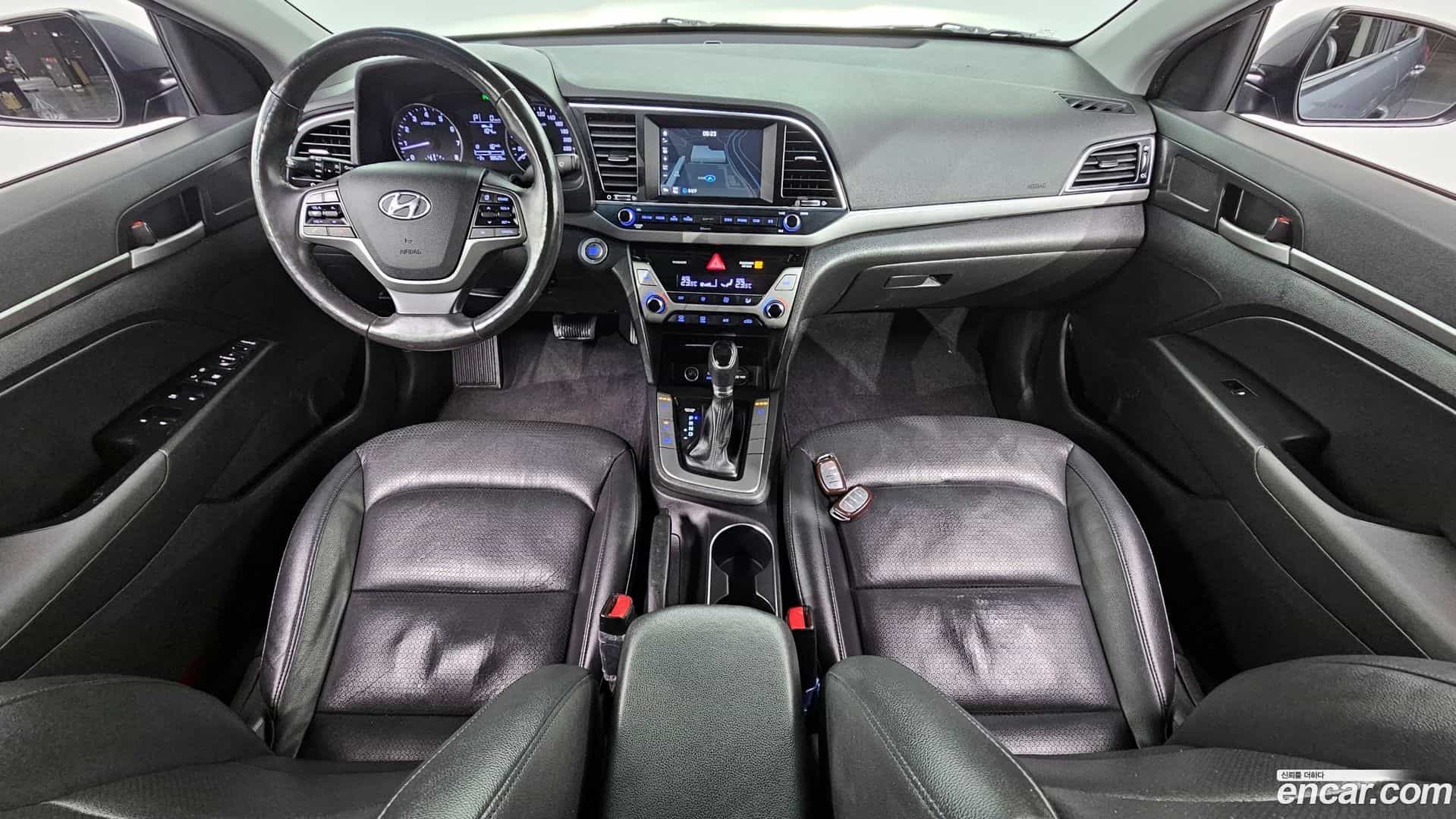 AVANTE Hyundai 2015.9-INNER-007