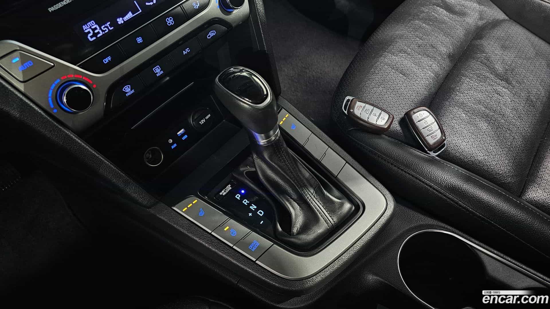 AVANTE Hyundai 2015.9-INNER-009