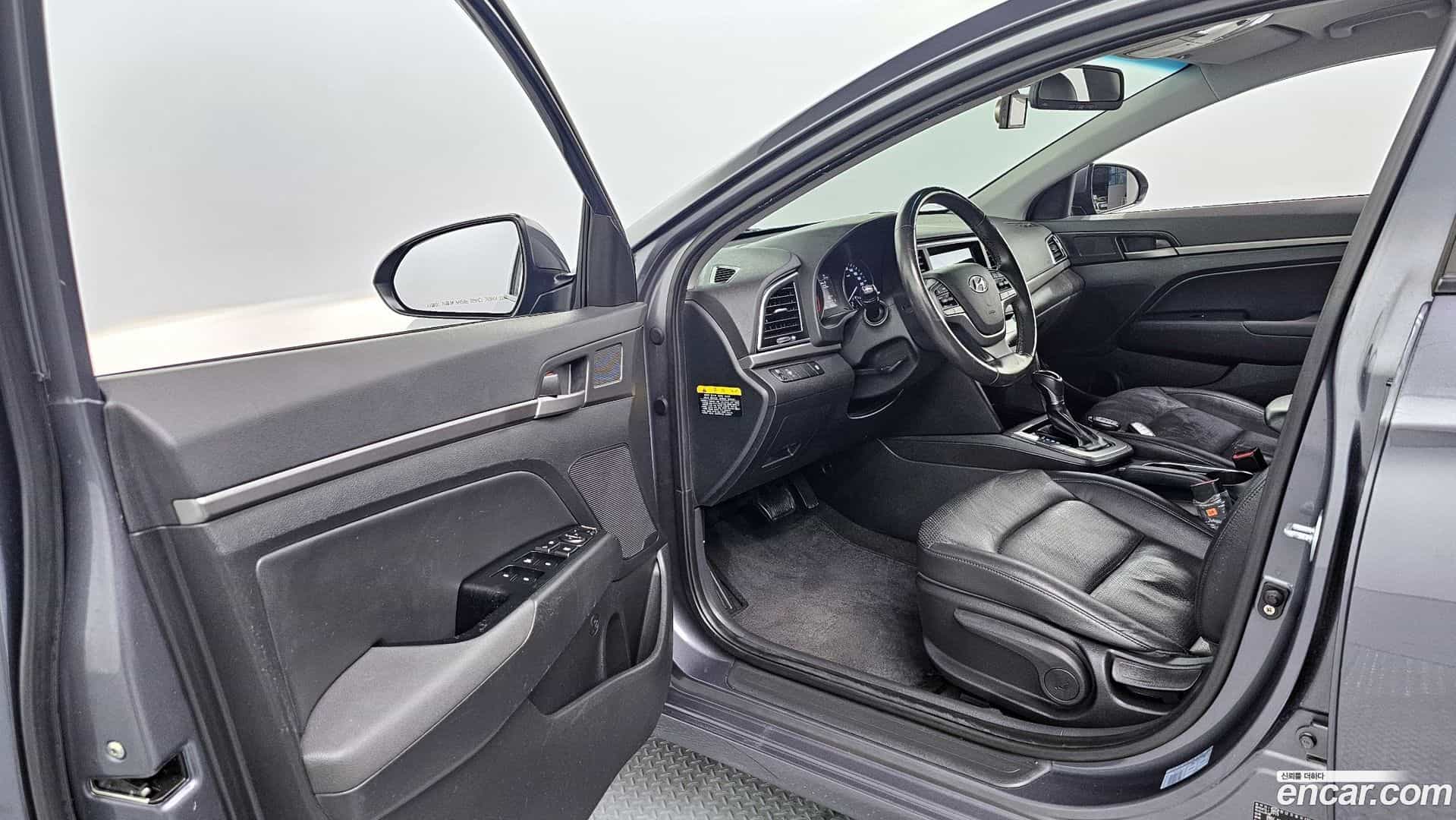 AVANTE Hyundai 2015.9-INNER-010