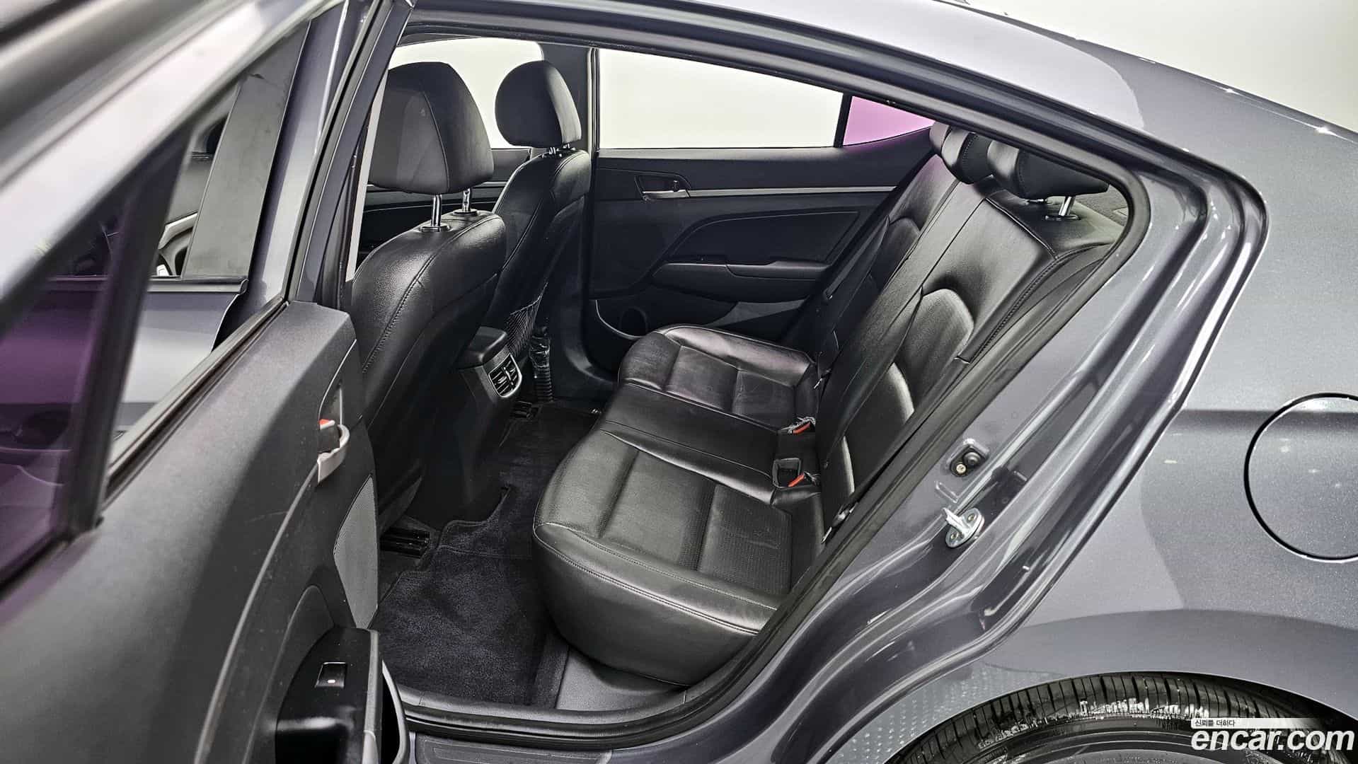 AVANTE Hyundai 2015.9-OPTION-015