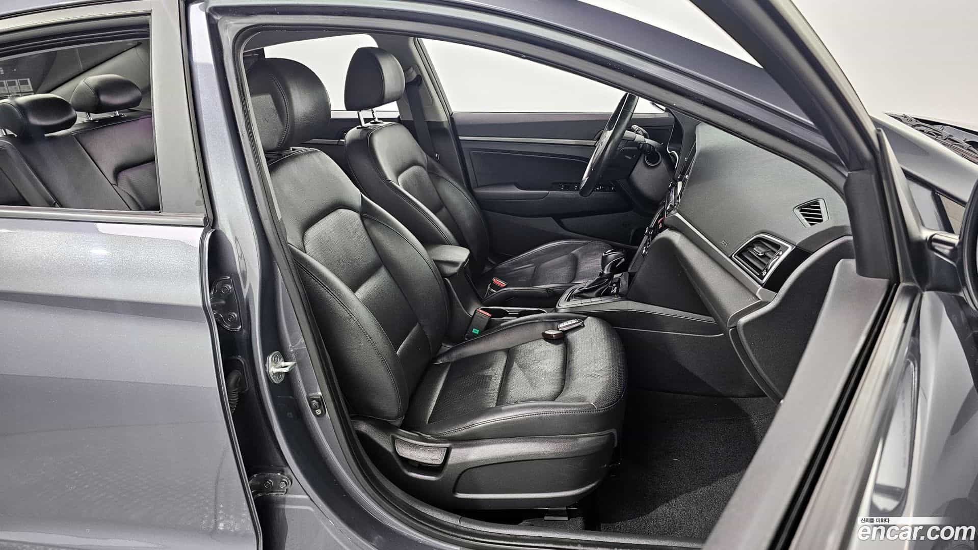 AVANTE Hyundai 2015.9-OPTION-016