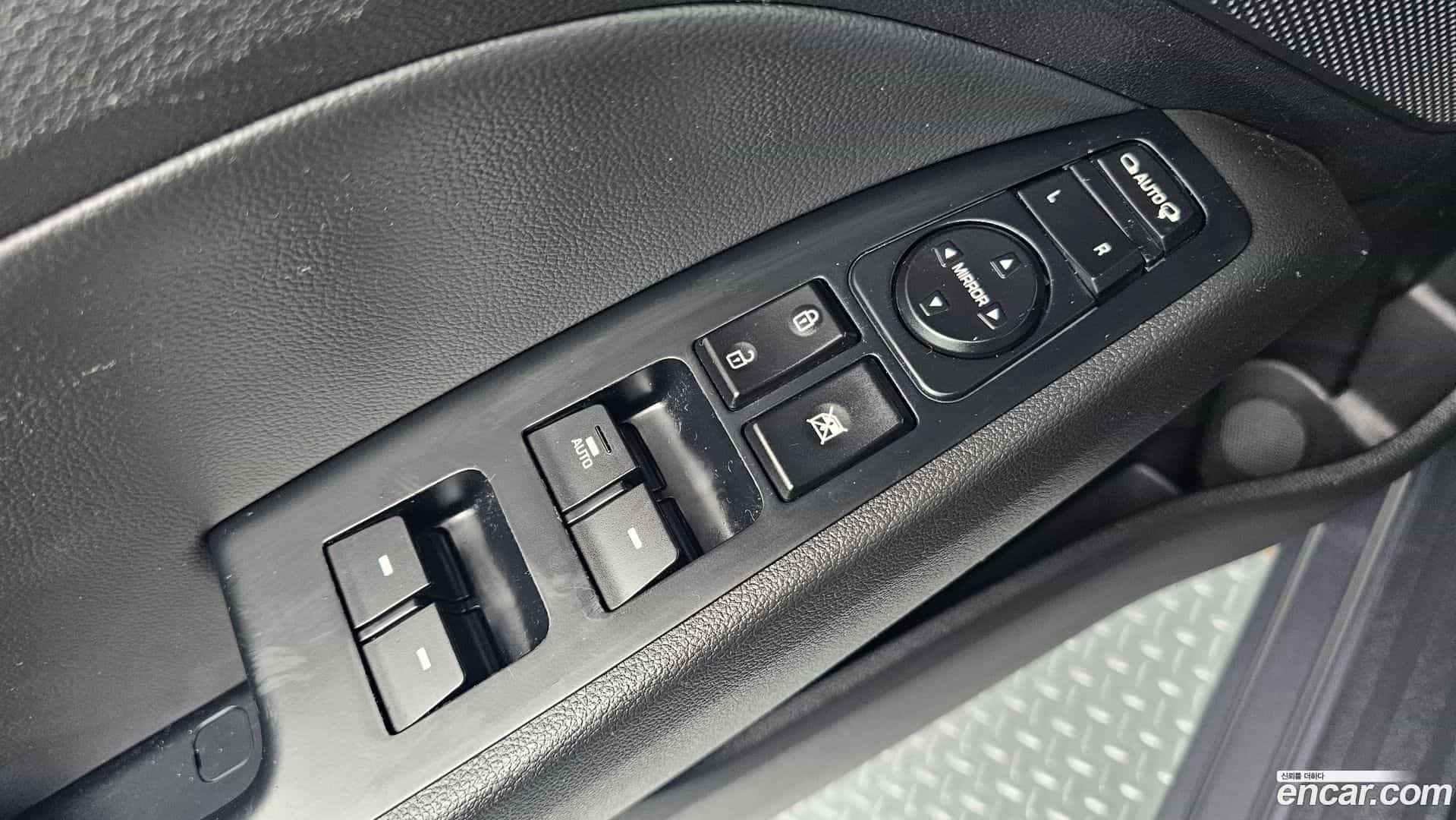 AVANTE Hyundai 2015.9-OPTION-017