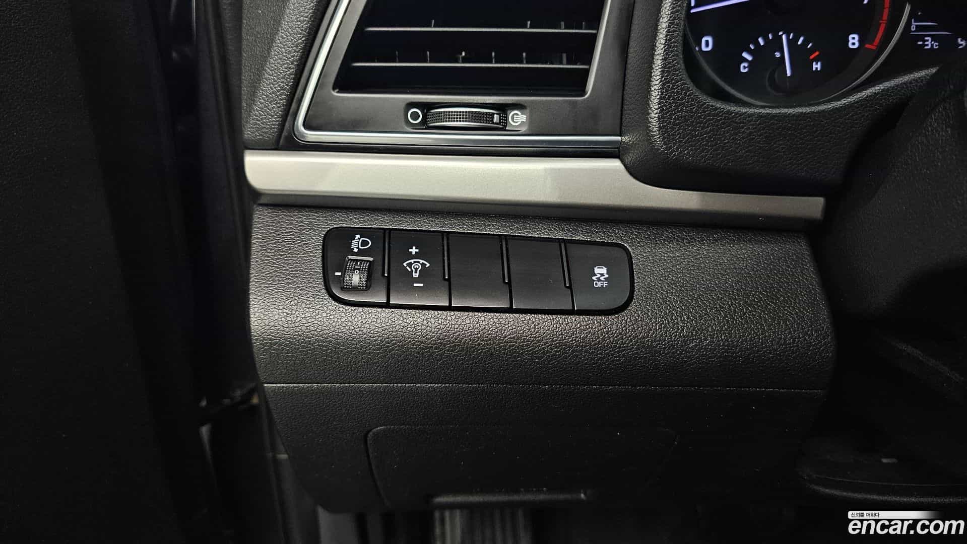 AVANTE Hyundai 2015.9-OPTION-018