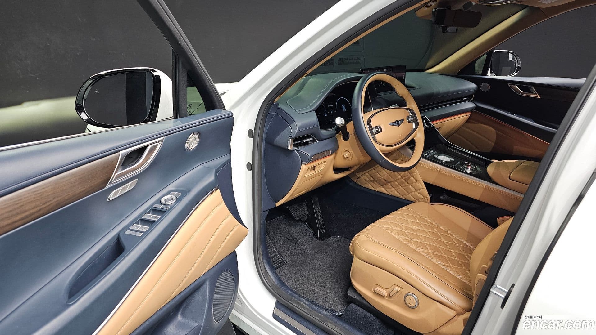 Main__Slider__Photo:GV80 Genesis 2022.10-10