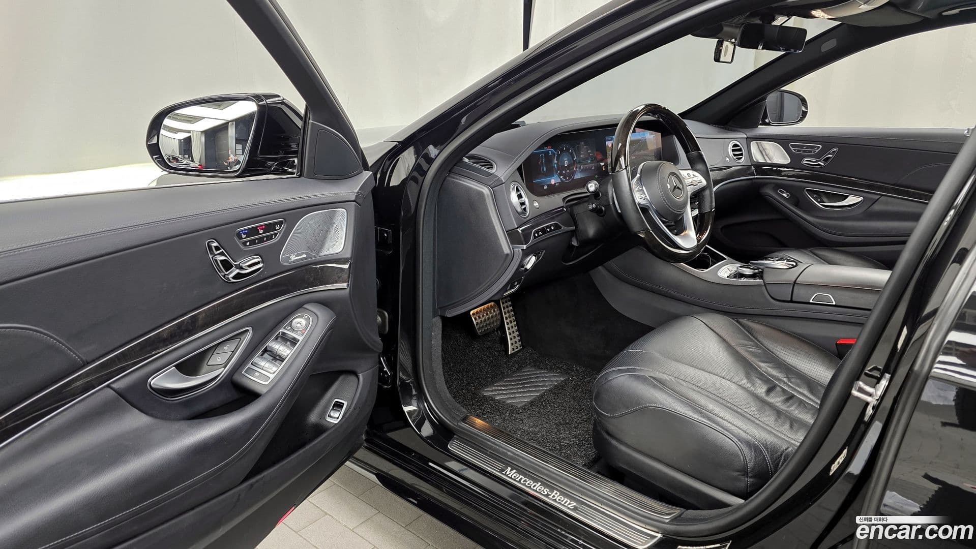 Main__Slider__Photo:S-Class Mercedes-Benz 2019.11-9