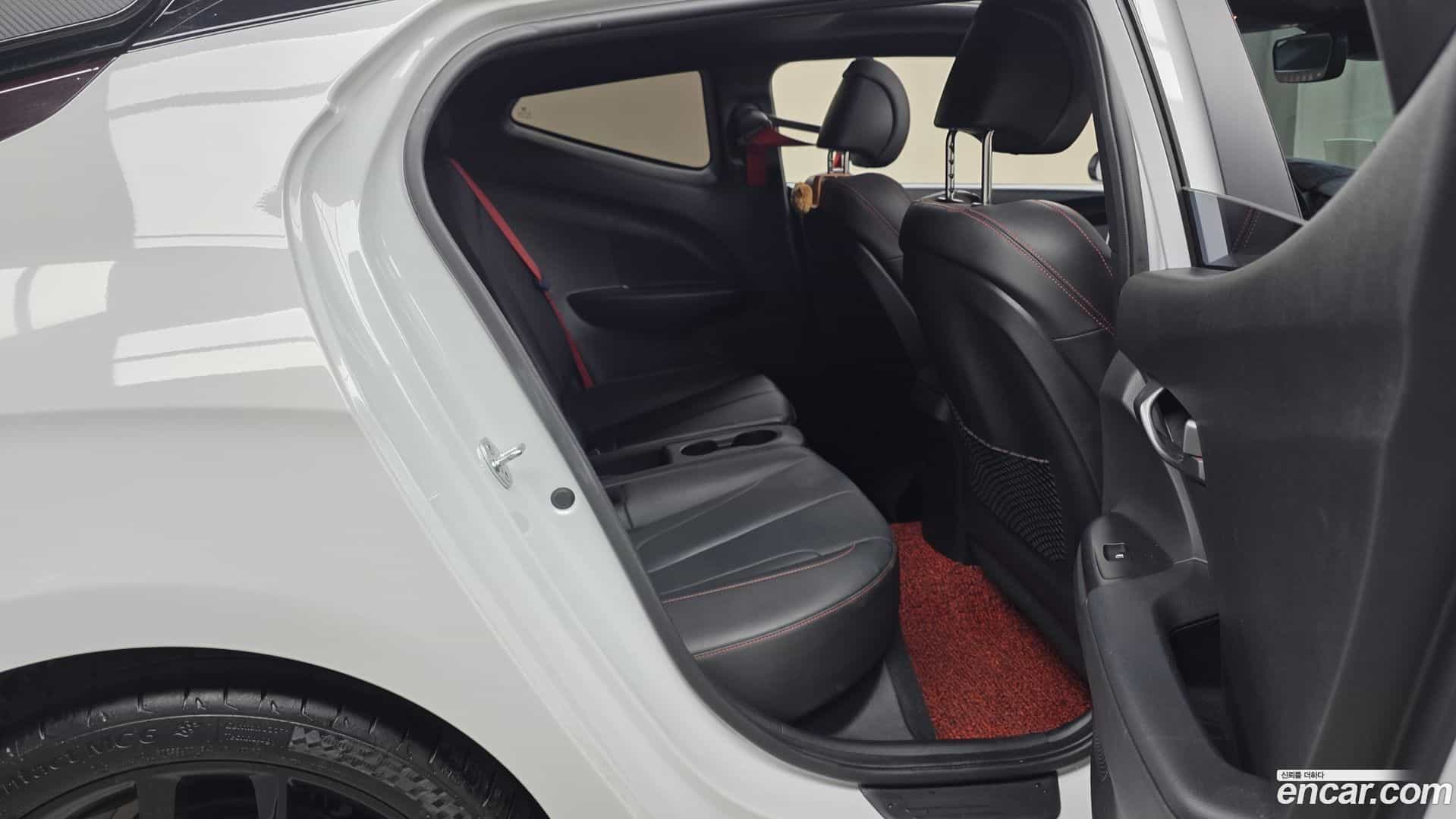 Veloster Hyundai 2019.5-OPTION-016