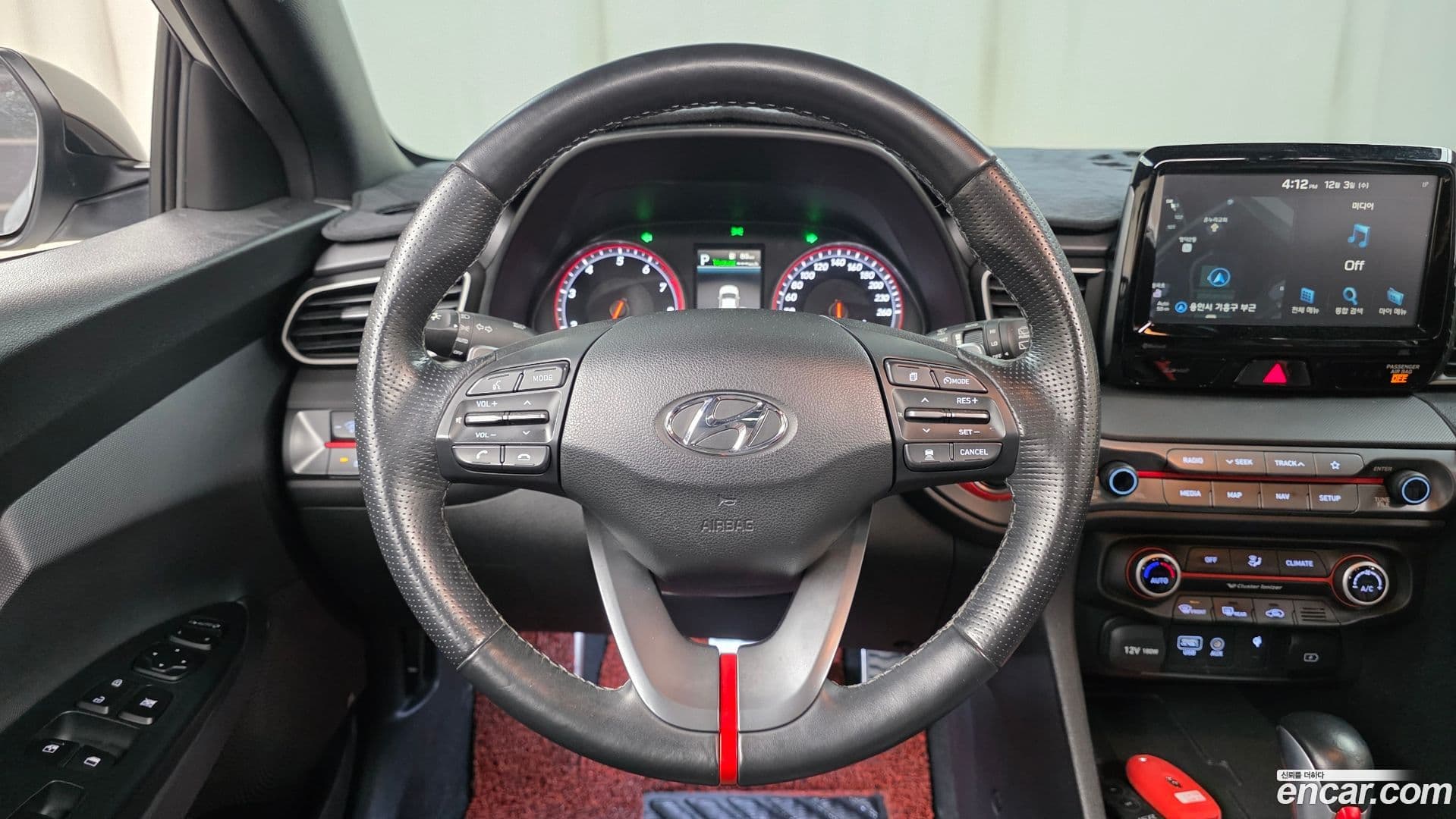 Main__Slider__Photo:Veloster Hyundai 2019.5-12