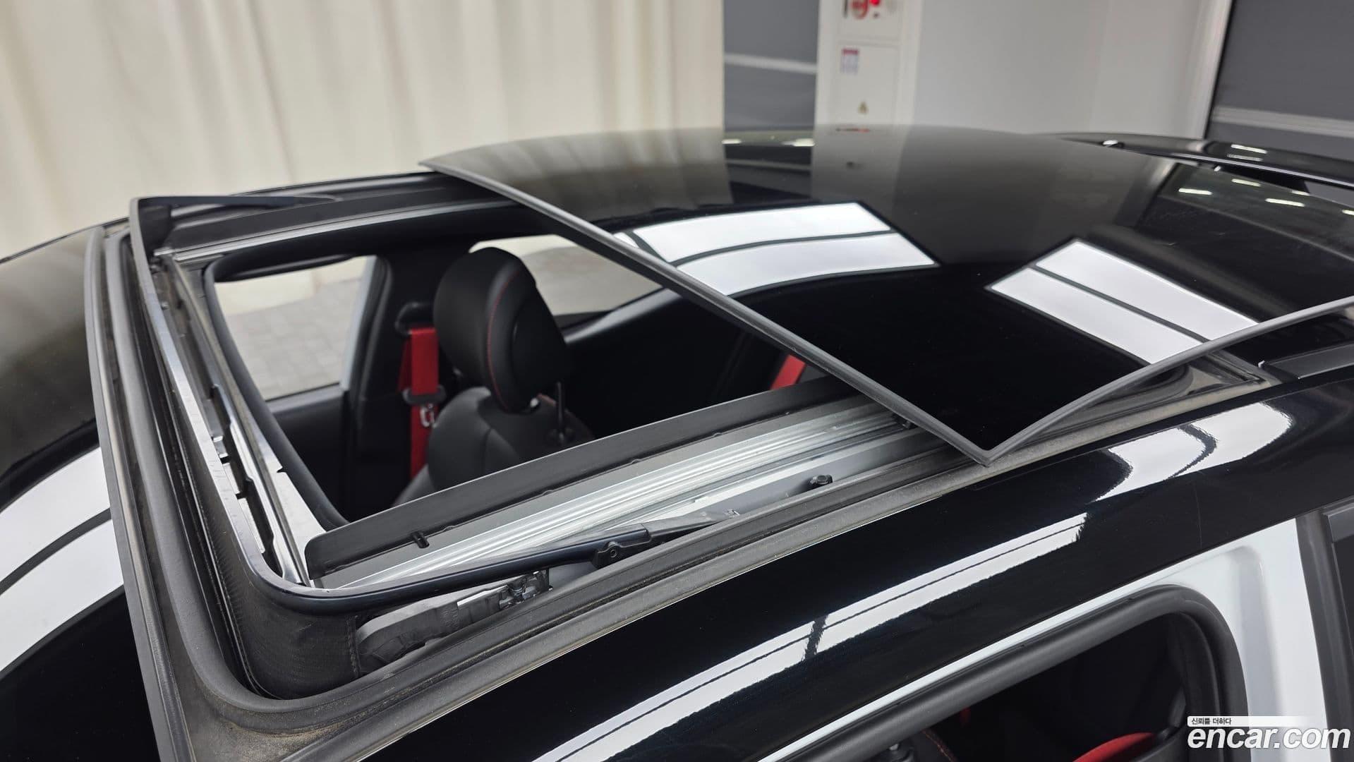 Main__Slider__Photo:Veloster Hyundai 2019.5-18