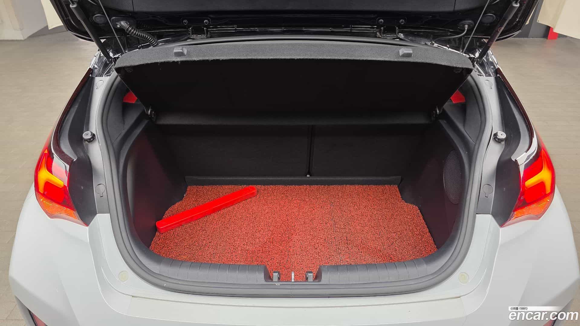 Veloster Hyundai 2019.5-OPTION-024