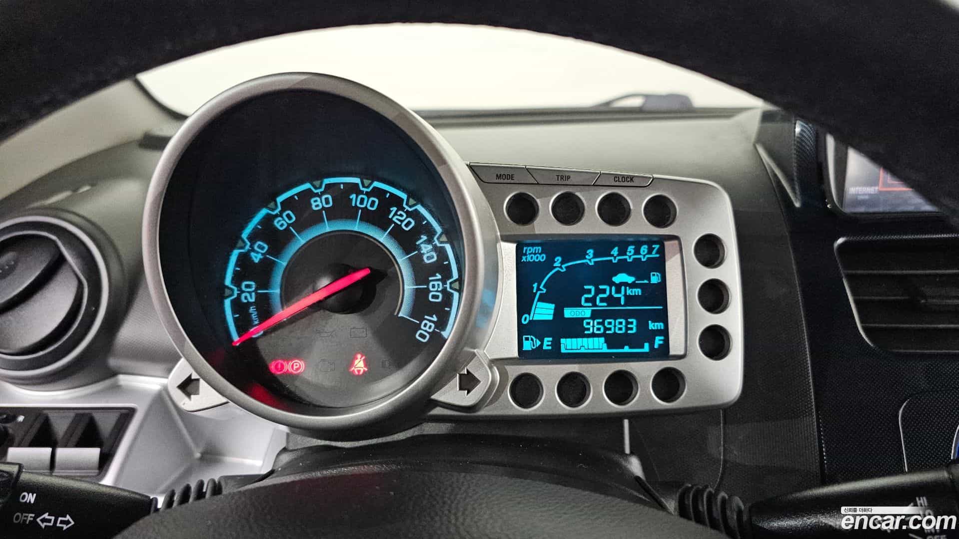 Spark Chevrolet 2012.1-INNER-008