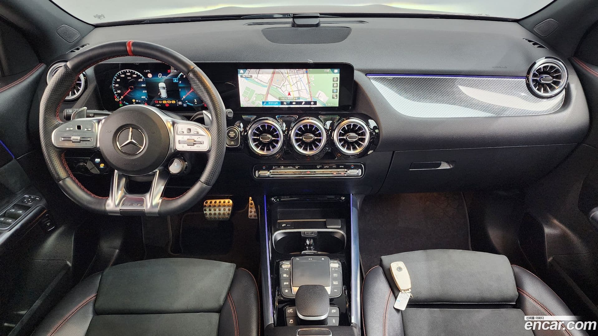 Main__Slider__Photo:GLA-Class Mercedes-Benz 2022.5-6