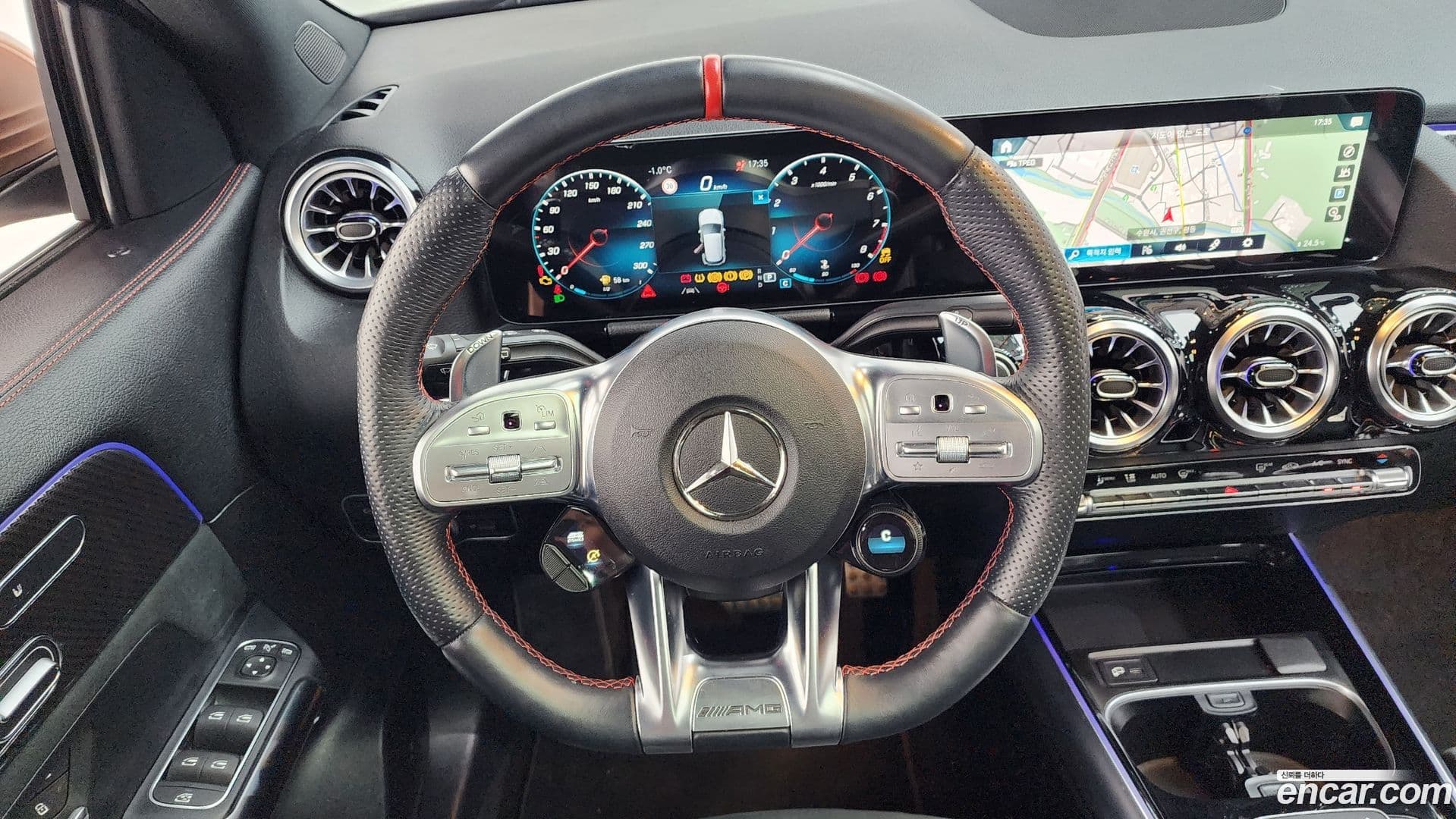 Main__Slider__Photo:GLA-Class Mercedes-Benz 2022.5-12