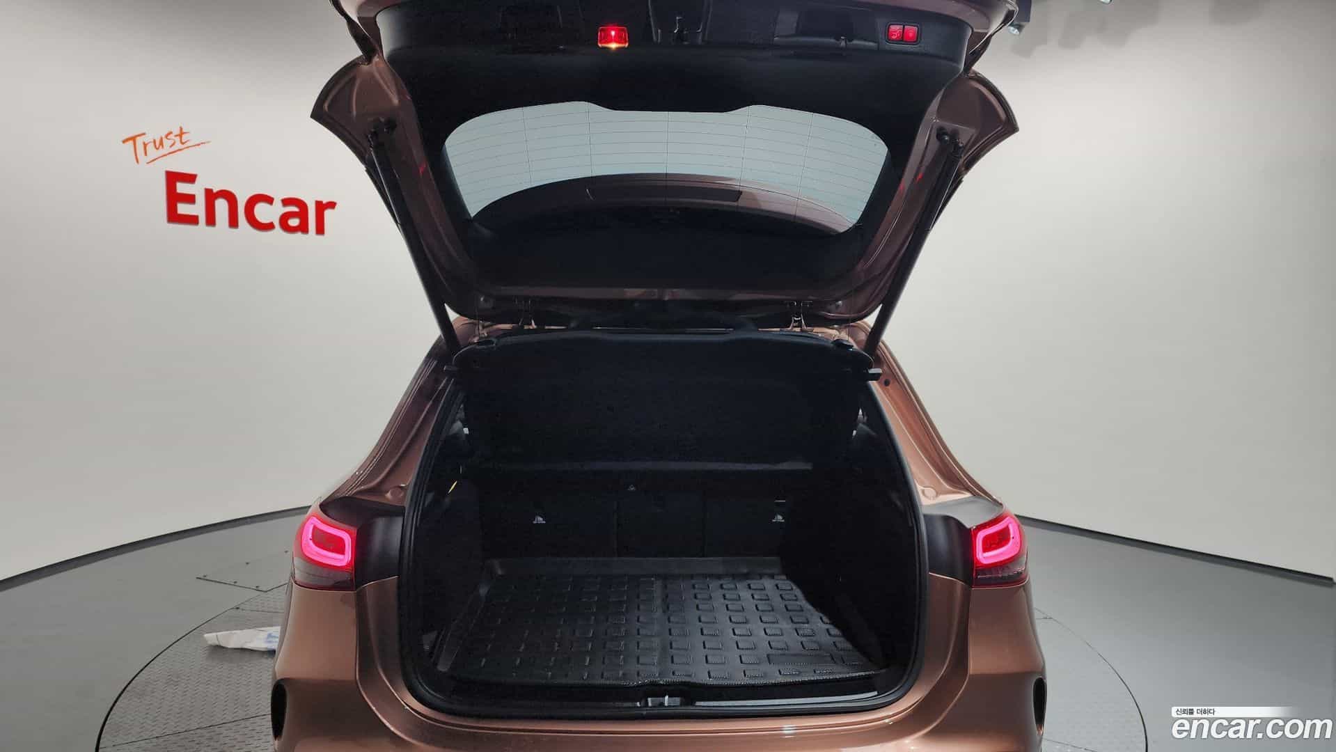 GLA-Class Mercedes-Benz 2022.5-OPTION-024