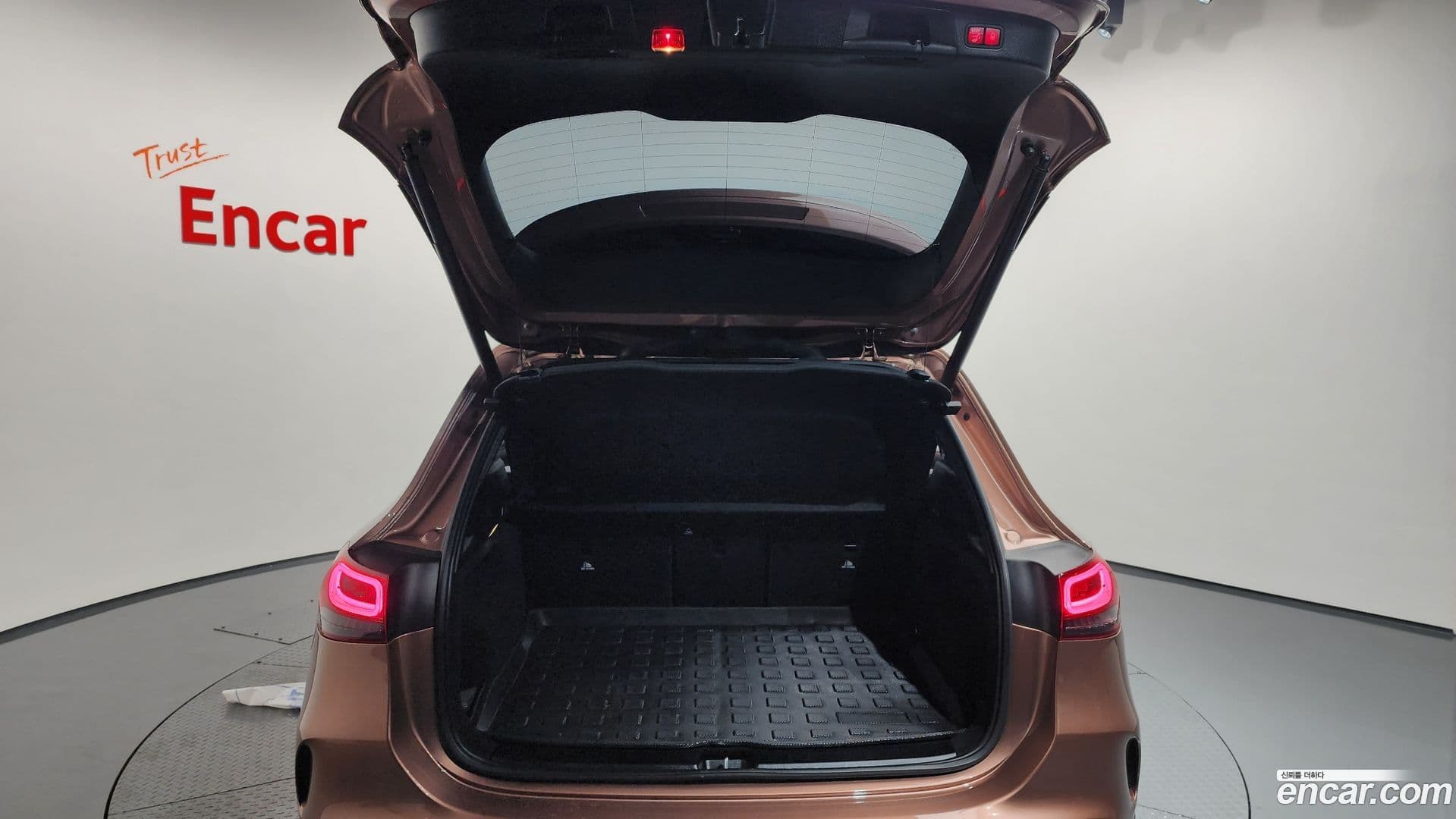 Main__Slider__Photo:GLA-Class Mercedes-Benz 2022.5-19