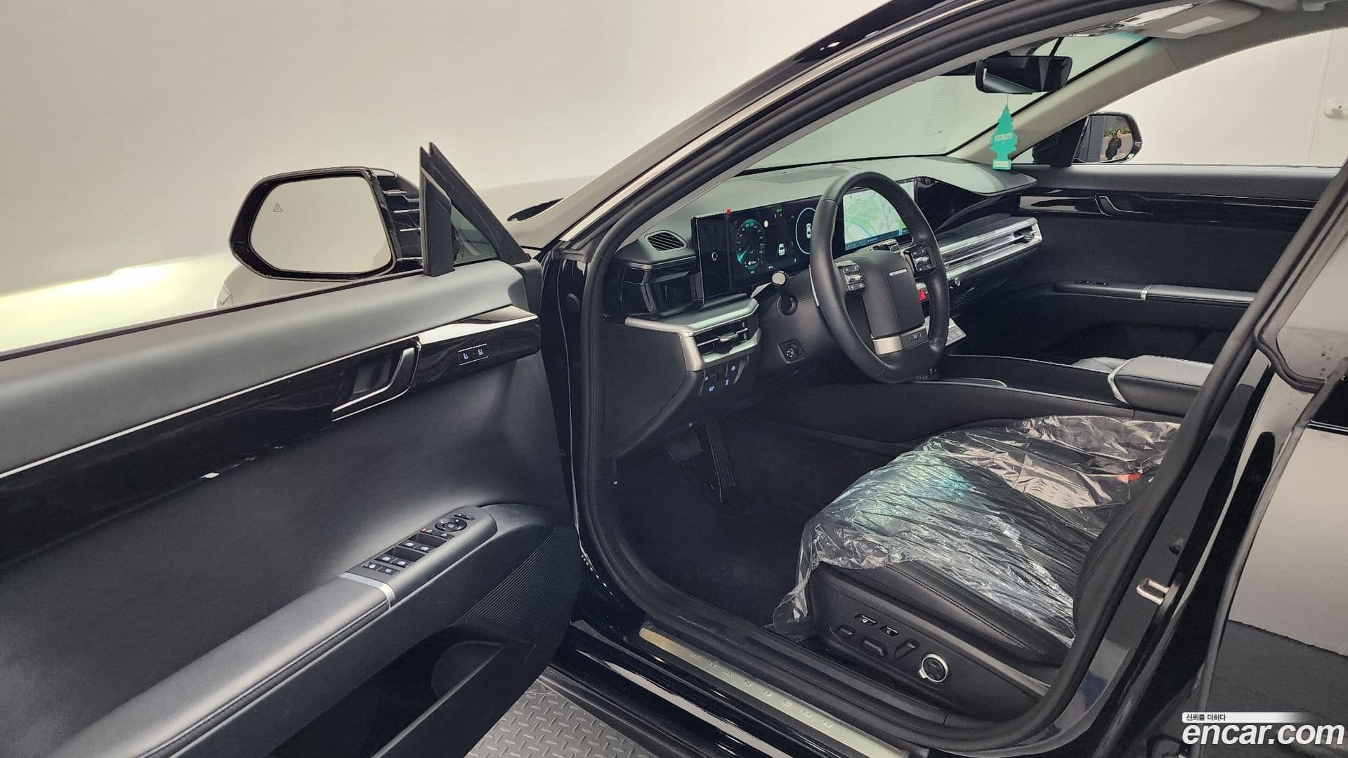 Main__Slider__Photo:Grandeur Hyundai 2023.10-9