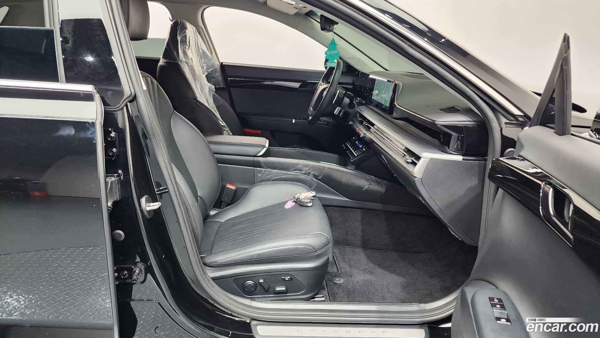 Grandeur Hyundai 2023.10-OPTION-015