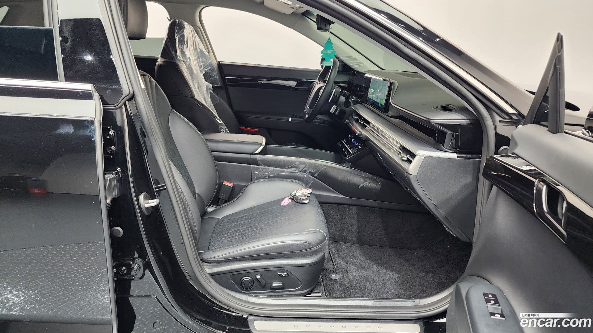 Main__Slider__Photo:Grandeur Hyundai 2023.10-10