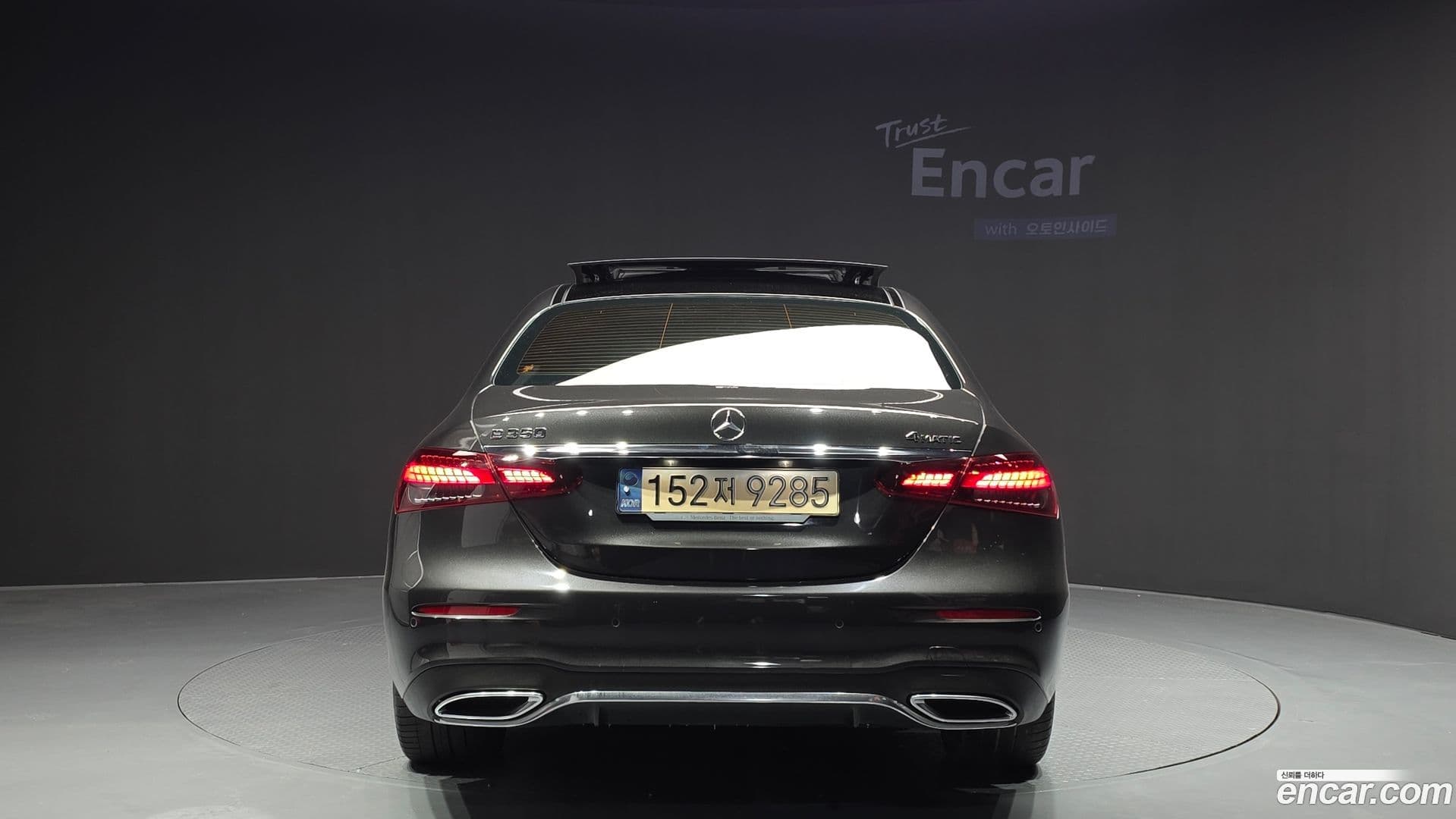 Main__Slider__Photo:E-Class Mercedes-Benz 2022.5-3