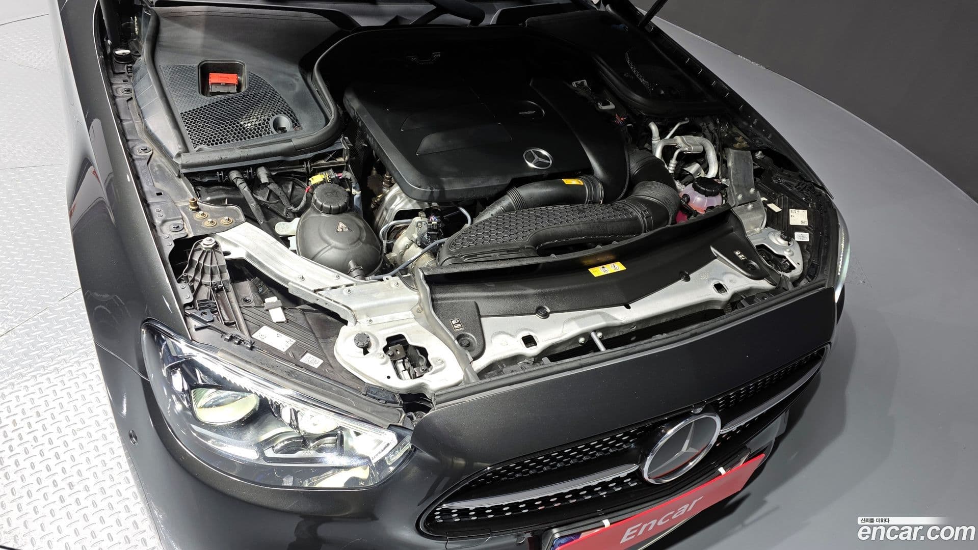 Main__Slider__Photo:E-Class Mercedes-Benz 2022.5-5