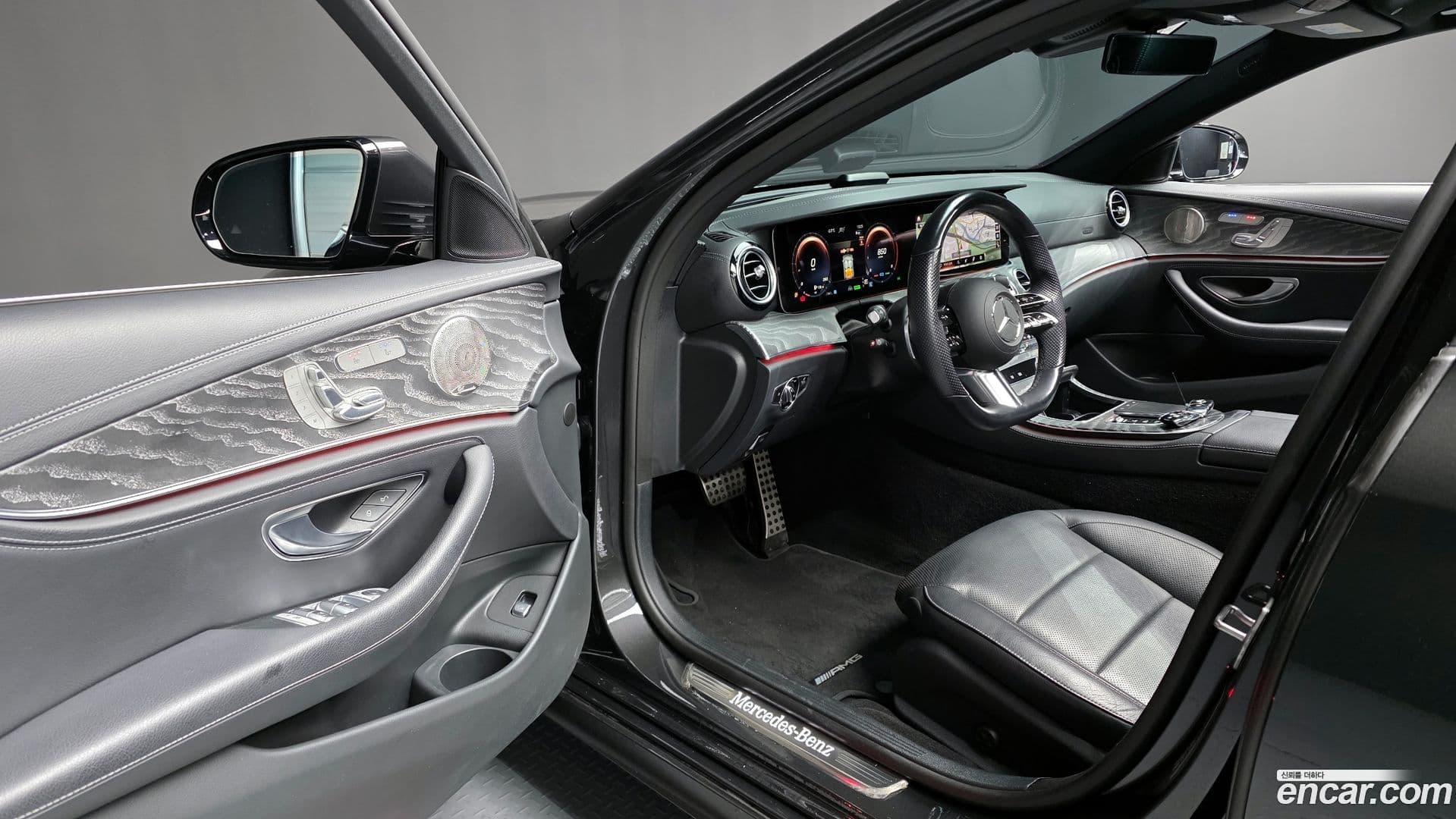 Main__Slider__Photo:E-Class Mercedes-Benz 2022.5-9