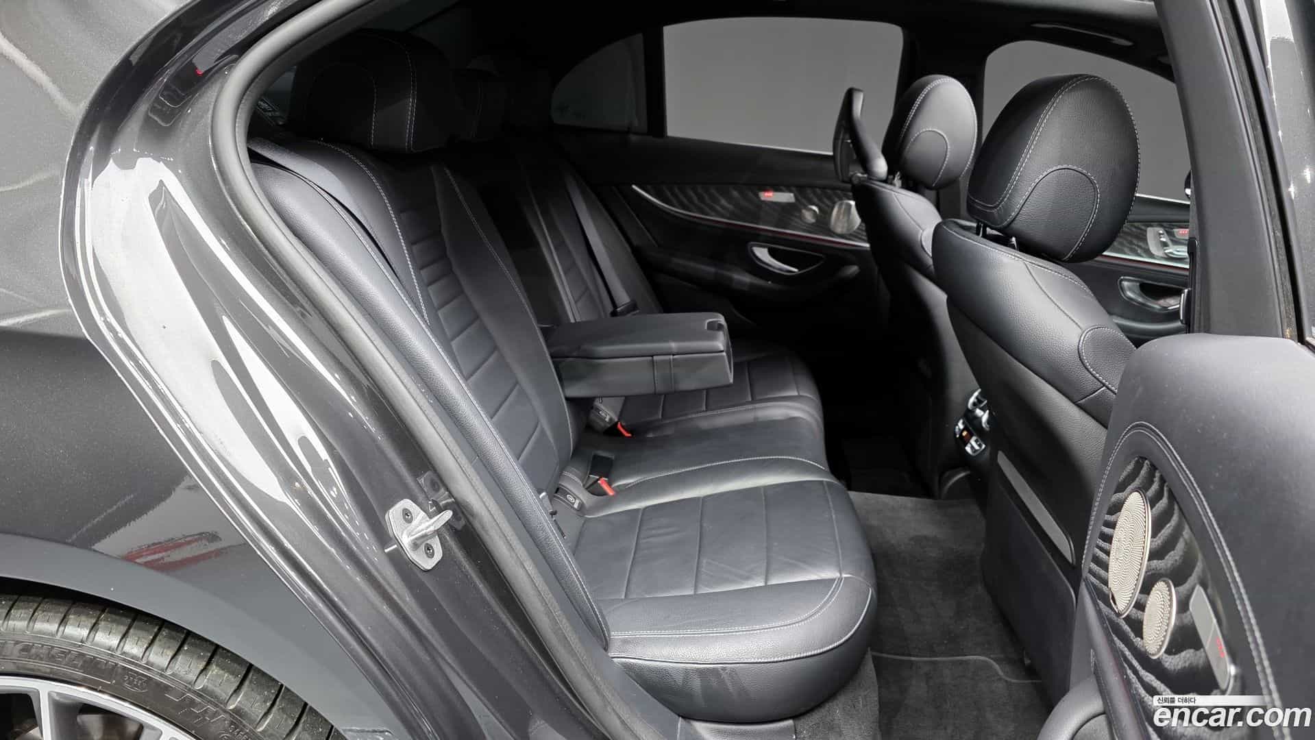 E-Class Mercedes-Benz 2022.5-OPTION-016