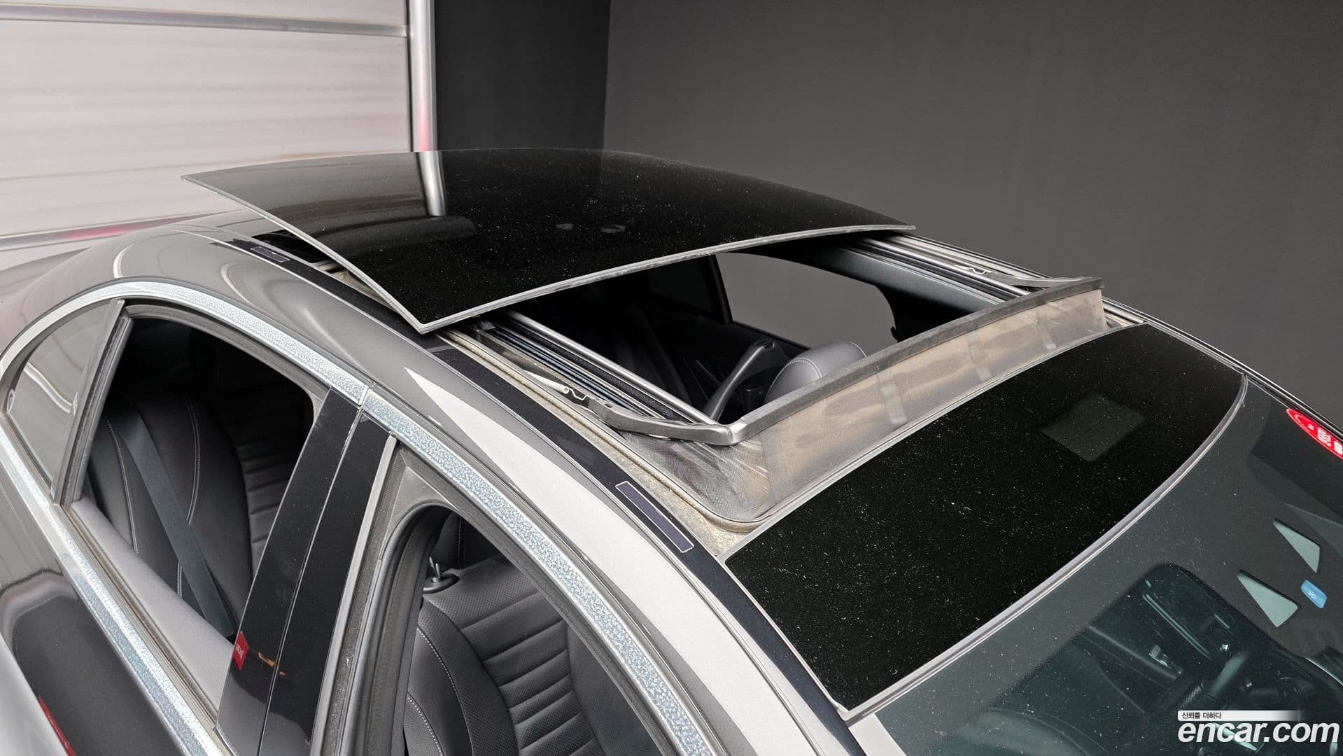 Main__Slider__Photo:E-Class Mercedes-Benz 2022.5-18