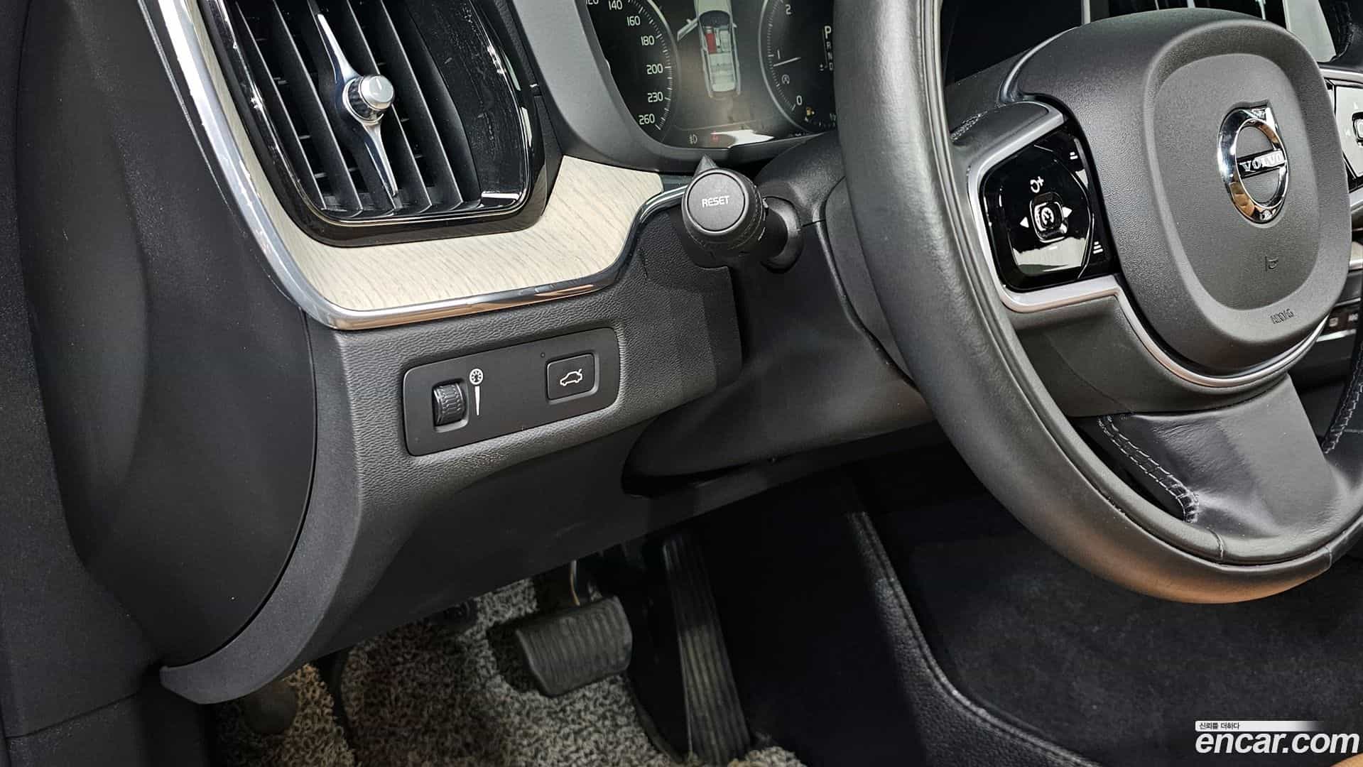 XC60 Volvo 2019.9-OPTION-020