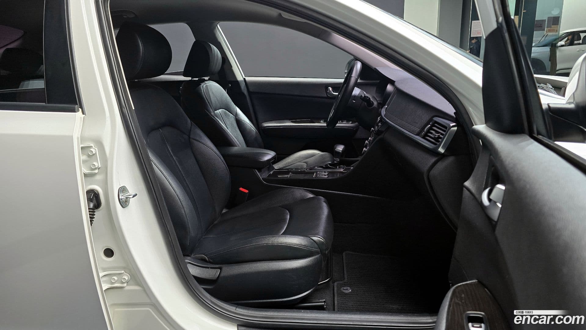 Main__Slider__Photo:K5 Kia 2016.3-9