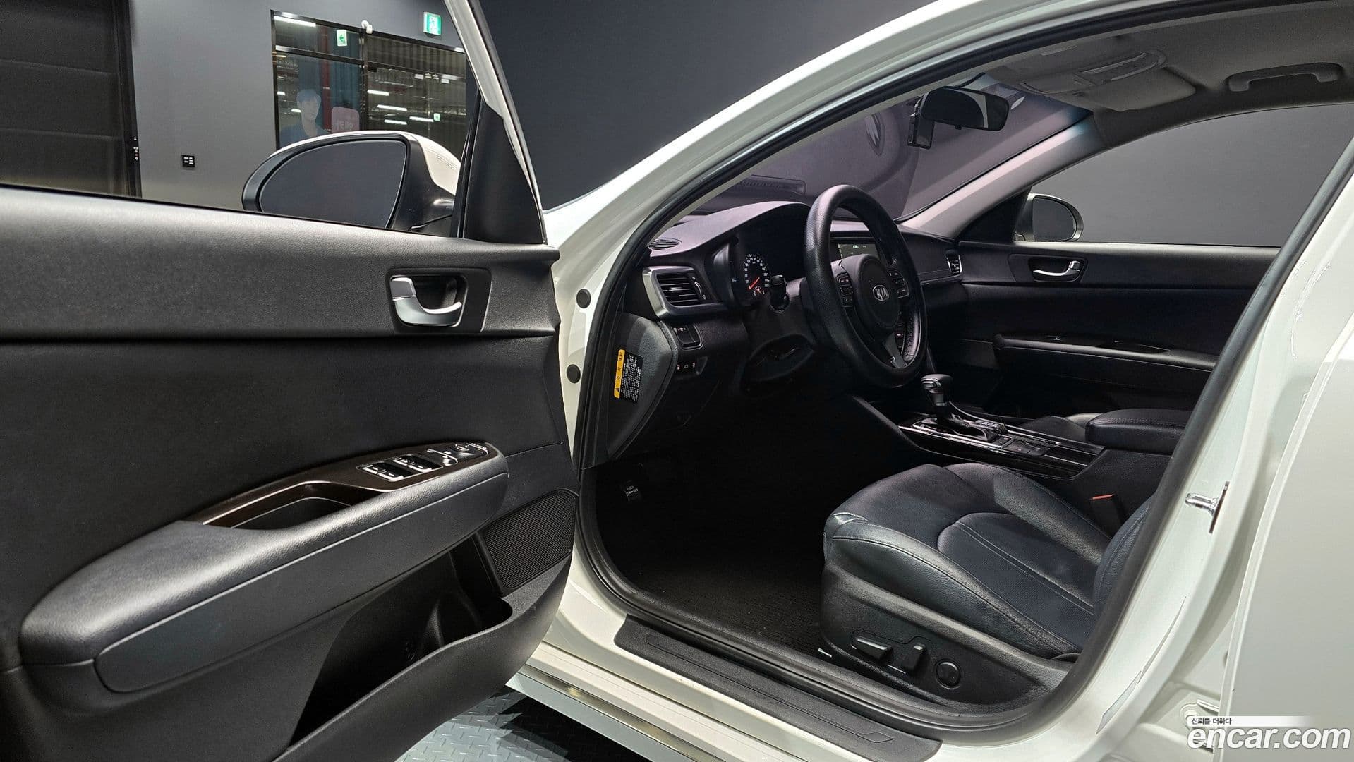 Main__Slider__Photo:K5 Kia 2016.3-10