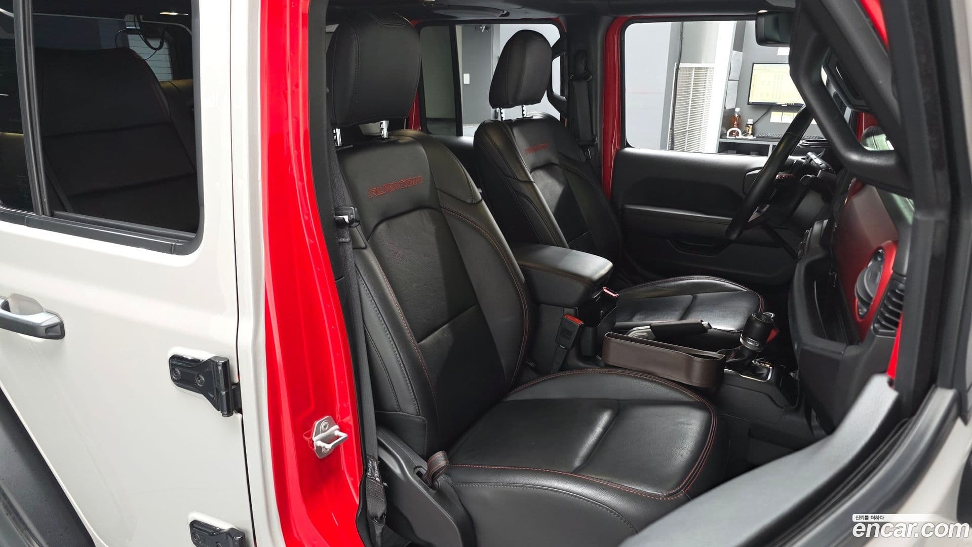 Main__Slider__Photo:Wrangler Jeep 2021.3-9