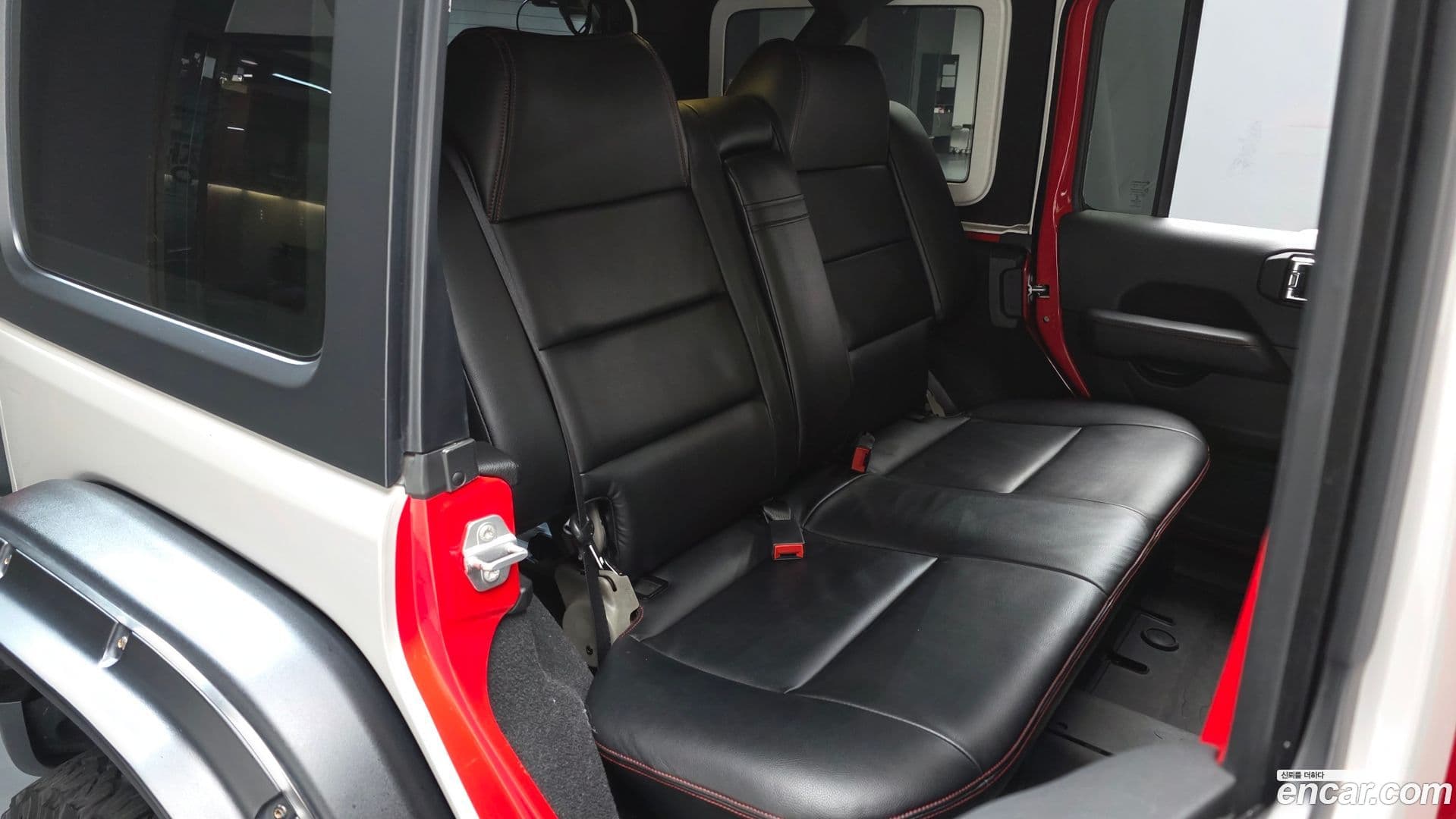 Main__Slider__Photo:Wrangler Jeep 2021.3-10