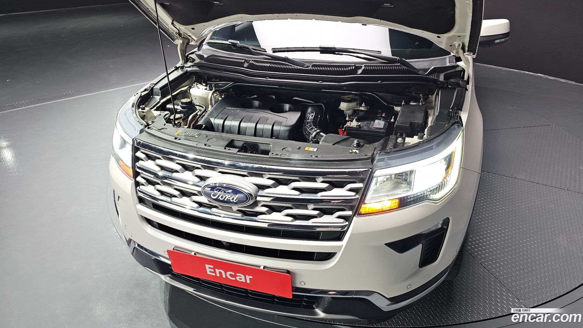 Main__Slider__Photo:Explorer Ford 2018.4-5