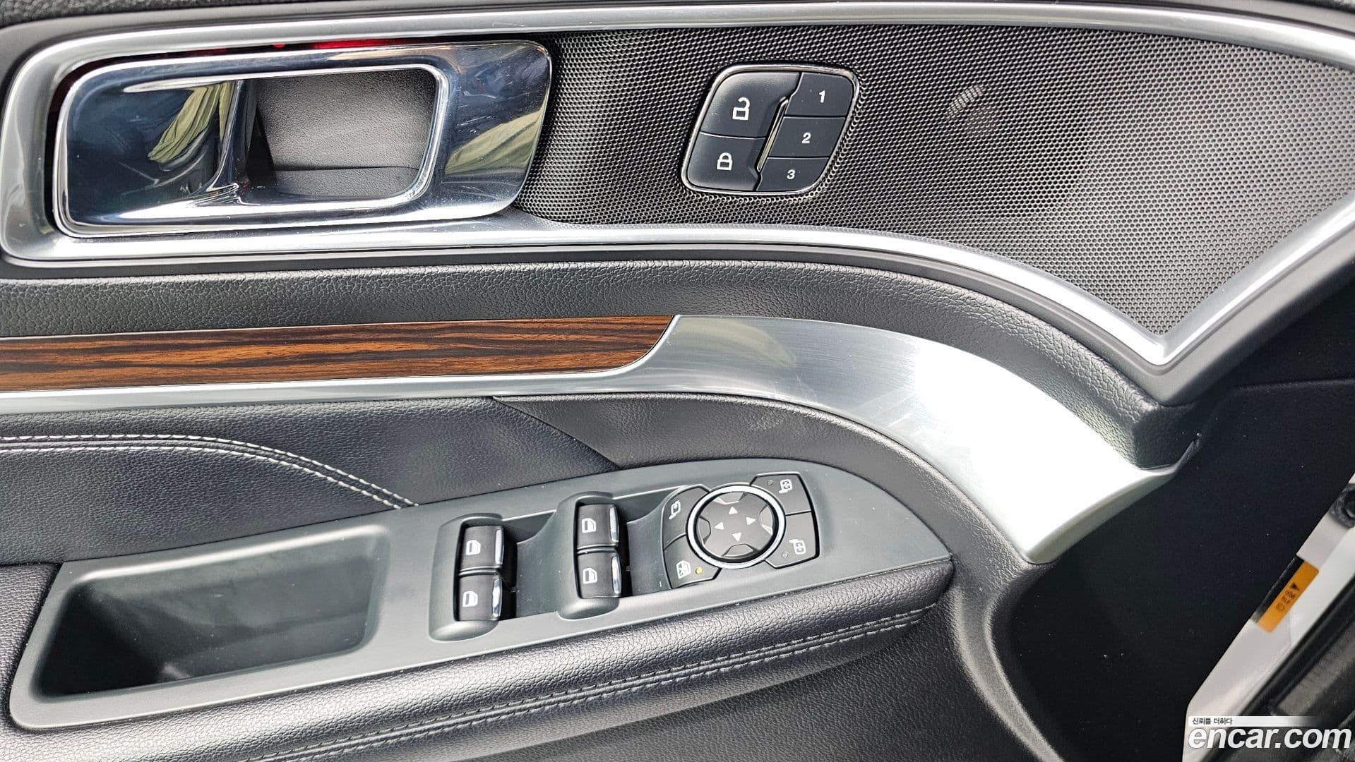 Main__Slider__Photo:Explorer Ford 2018.4-11