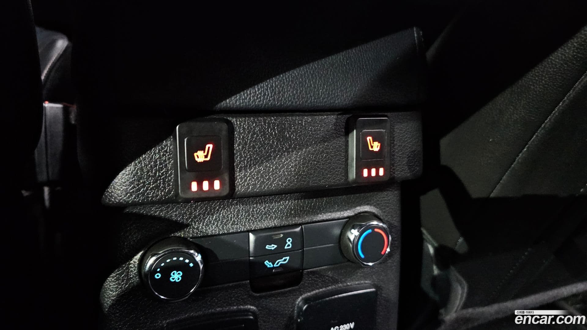 Main__Slider__Photo:Explorer Ford 2018.4-18