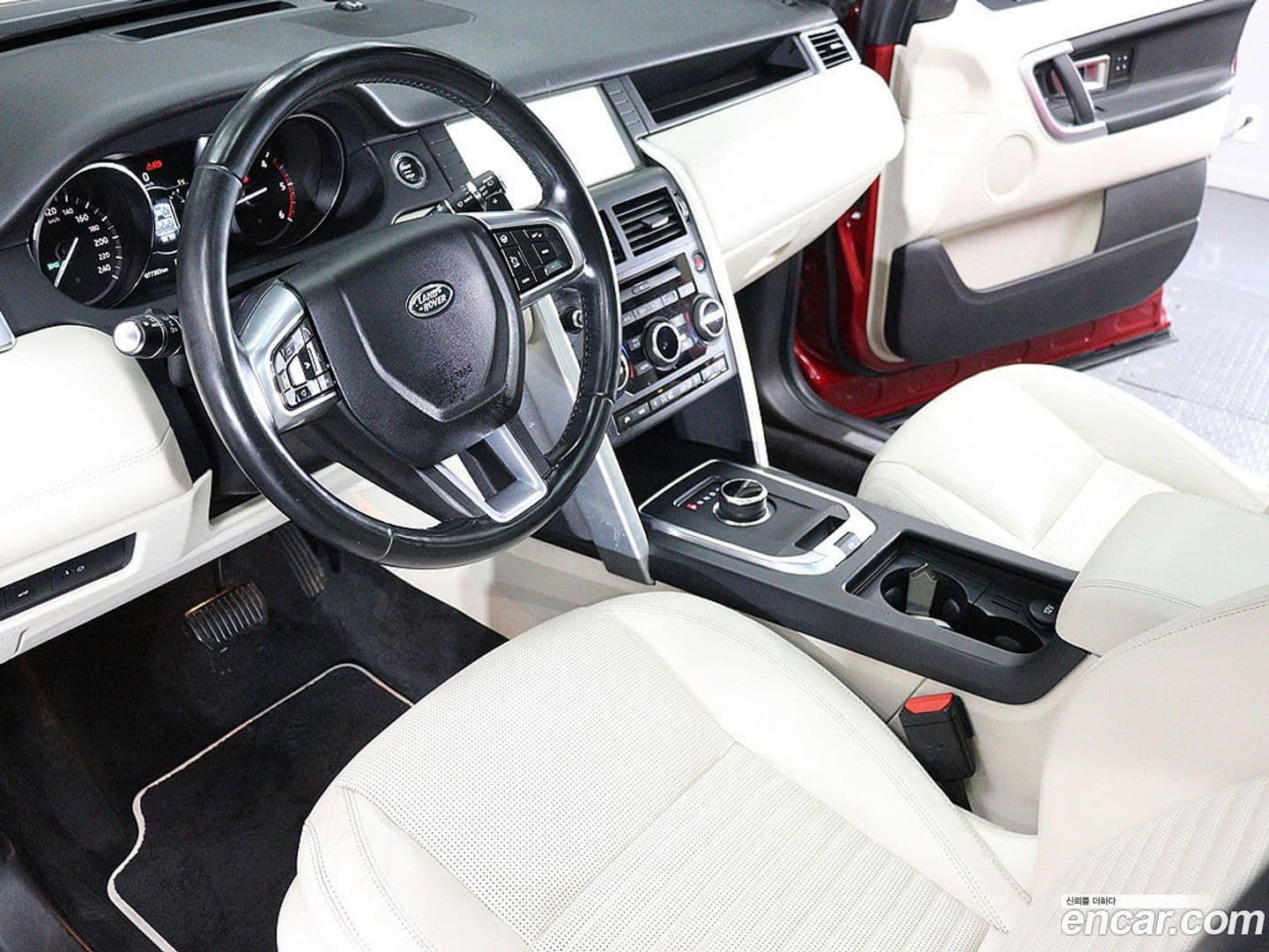 Main__Slider__Photo:Discovery Sport Land Rover 2017.10-15