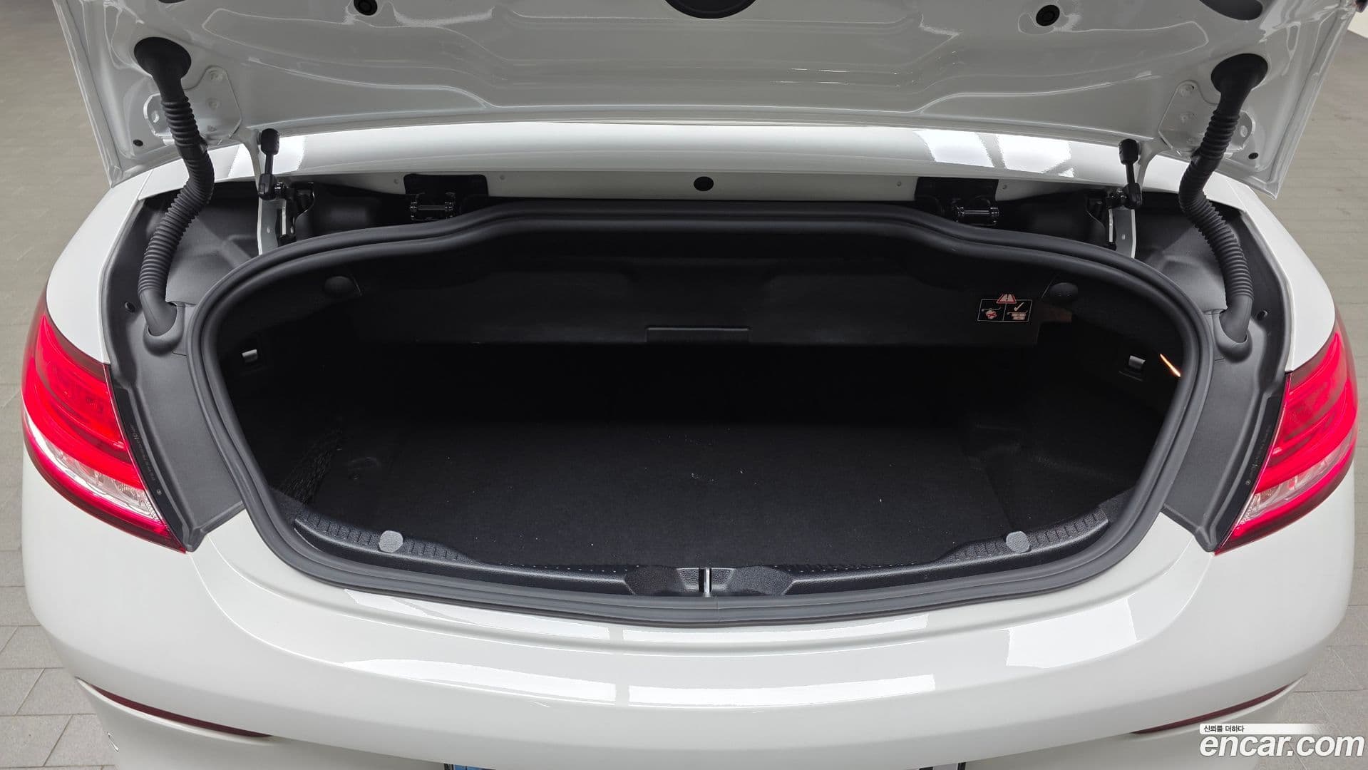 Main__Slider__Photo:C-Class Mercedes-Benz 2021.7-19