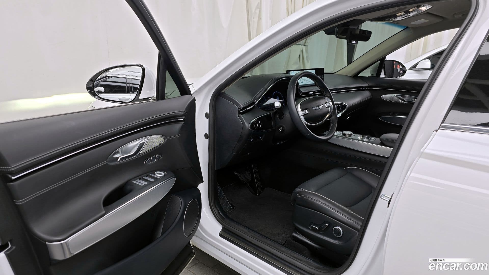 Main__Slider__Photo:GV70 Genesis 2022.10-9