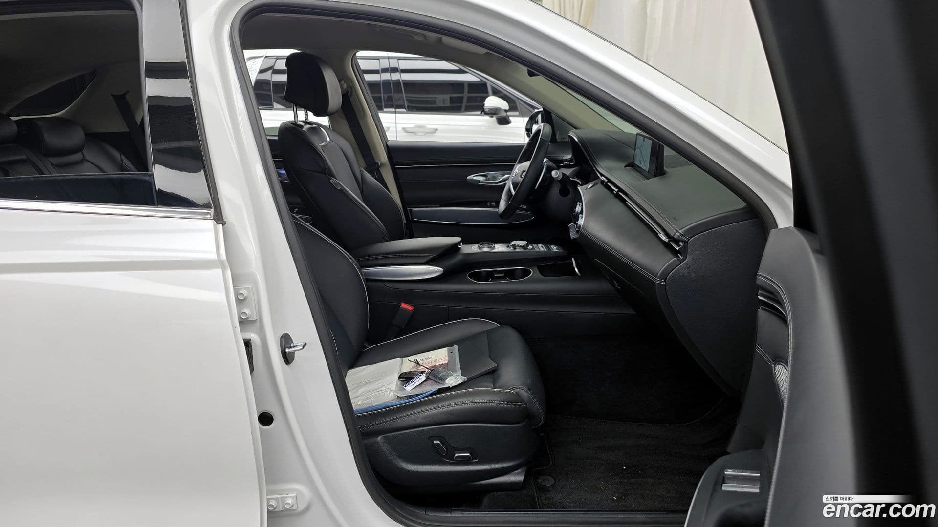 Main__Slider__Photo:GV70 Genesis 2022.10-10