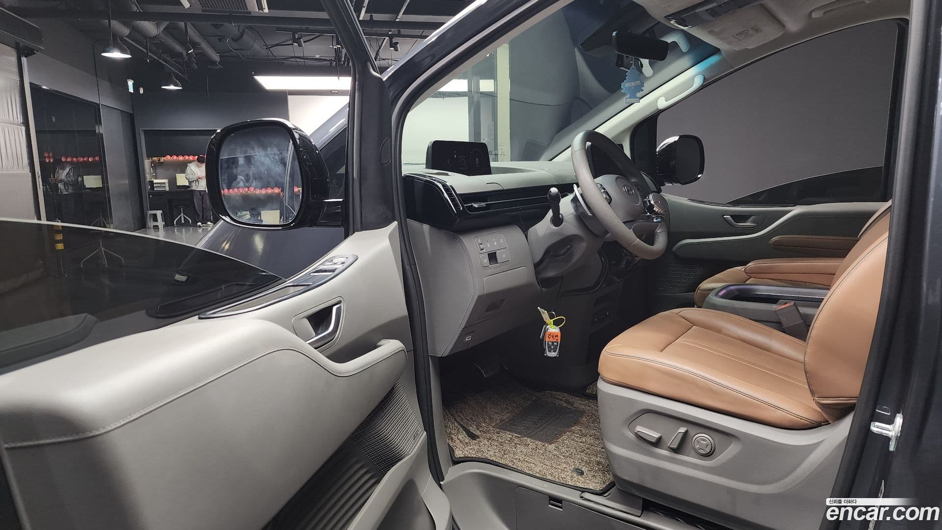 Main__Slider__Photo:Staria Hyundai 2023.2-9